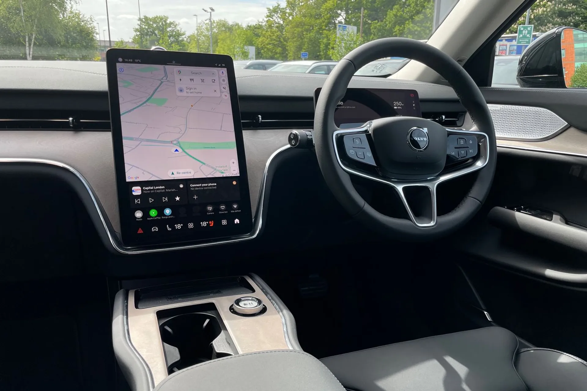 Volvo EX90 thumbnail image number 39