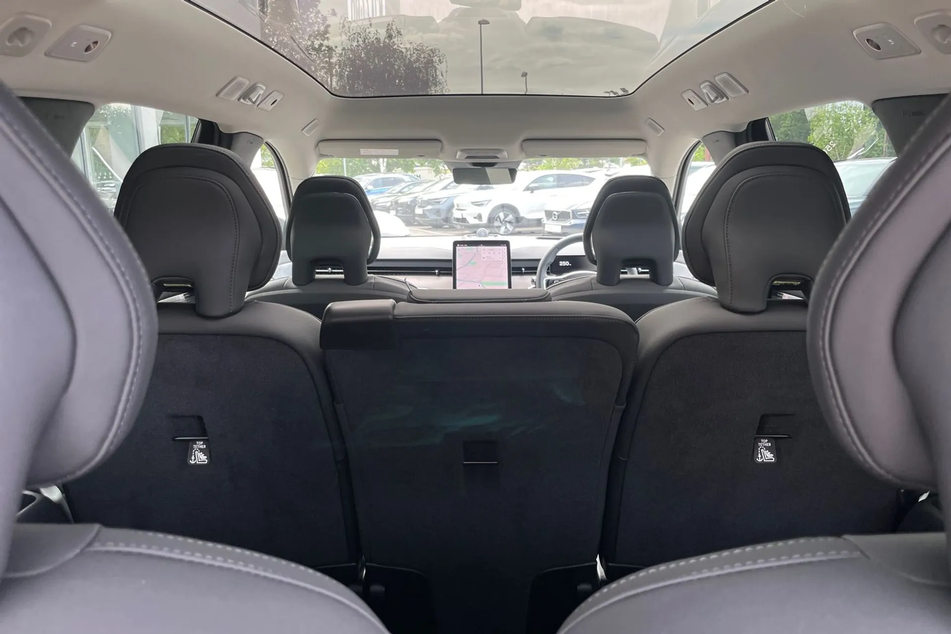 Volvo EX90 thumbnail image number 25