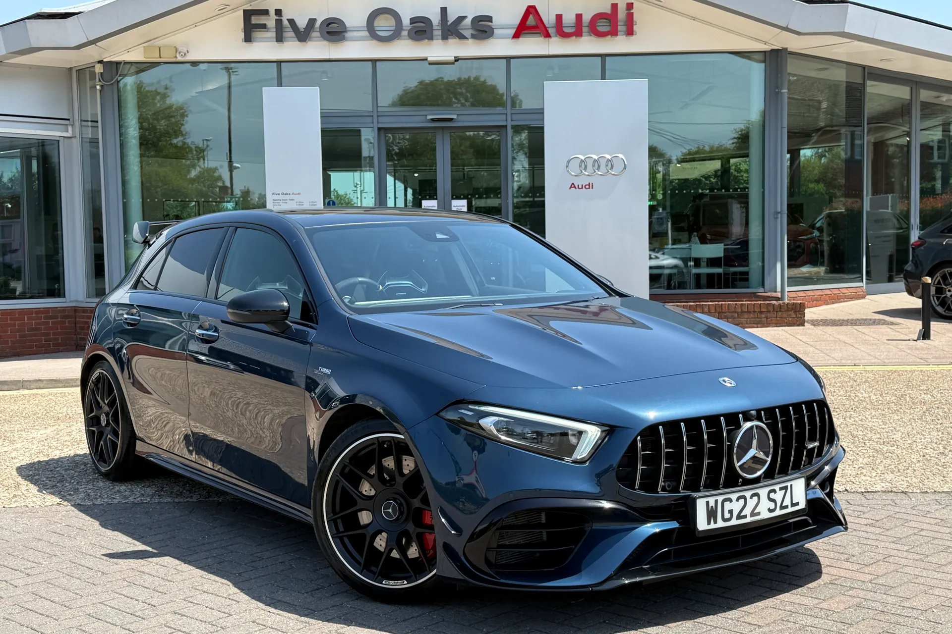 MERCEDES-BENZ A CLASS focused image
