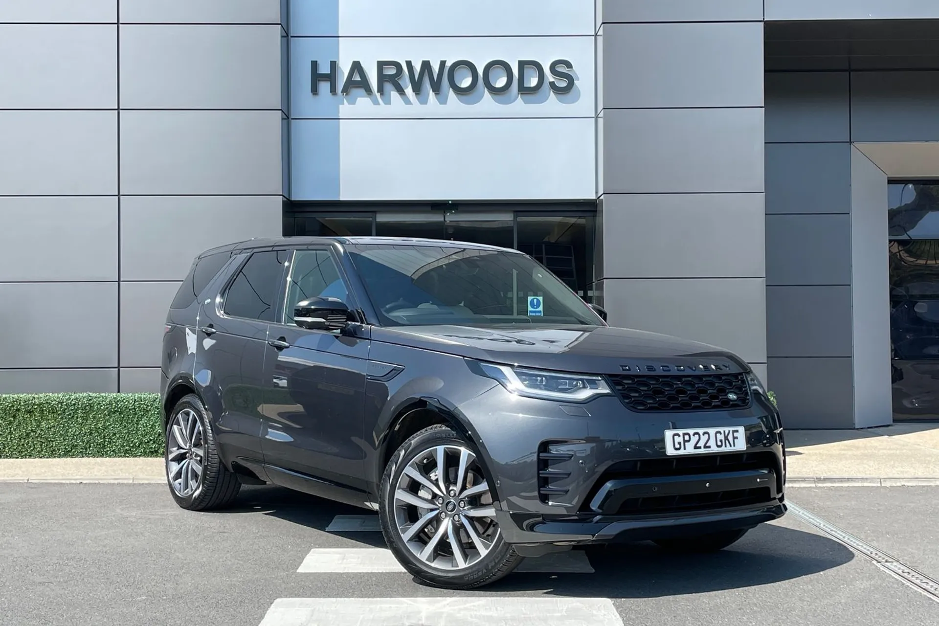 LAND ROVER DISCOVERY focused image