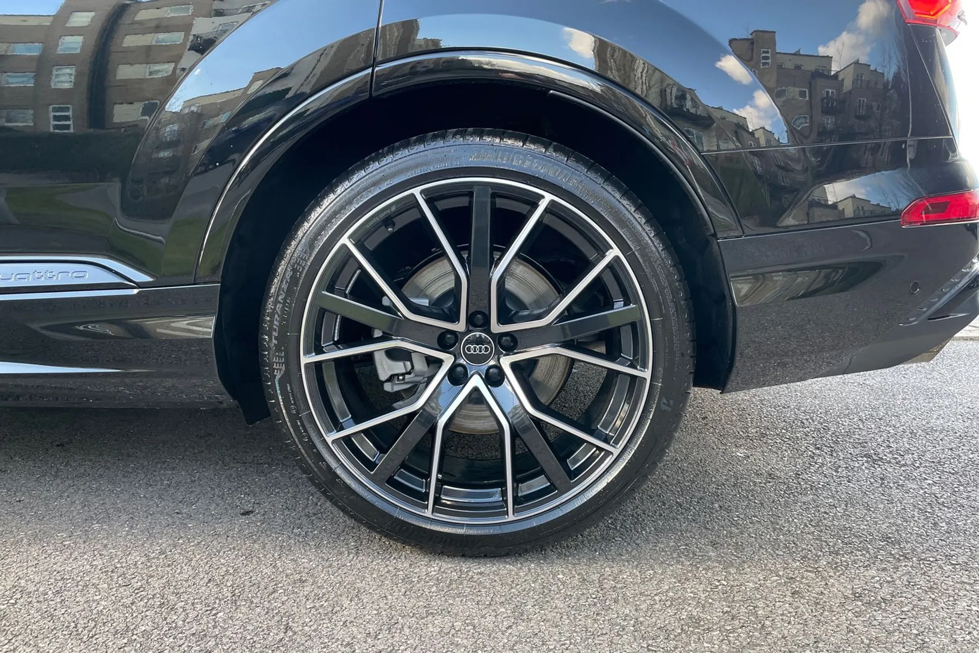 Audi Q7 thumbnail image number 10
