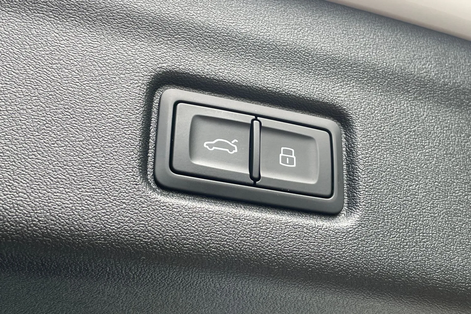 Audi Q6 thumbnail image number 19