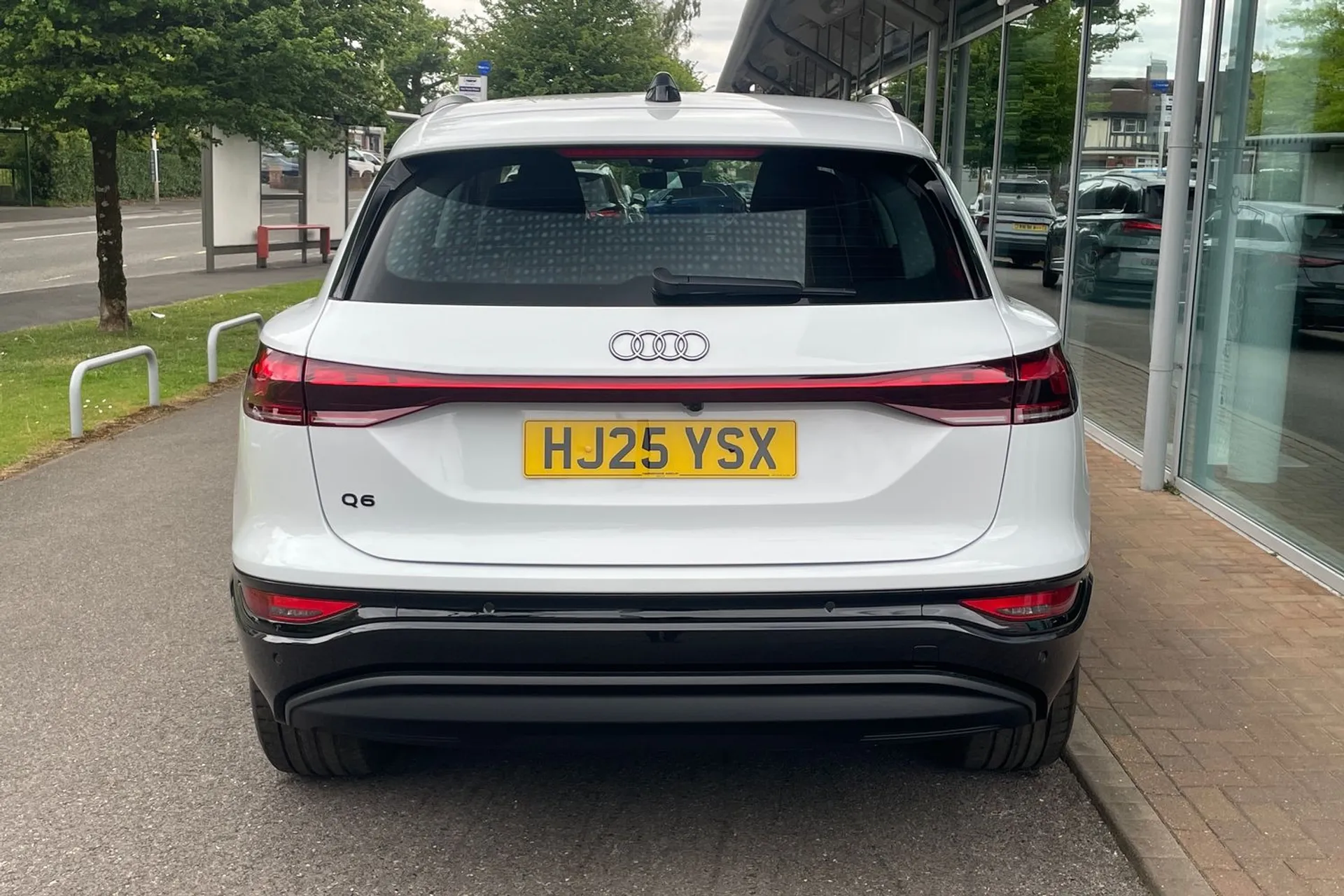 Audi Q6 thumbnail image number 6