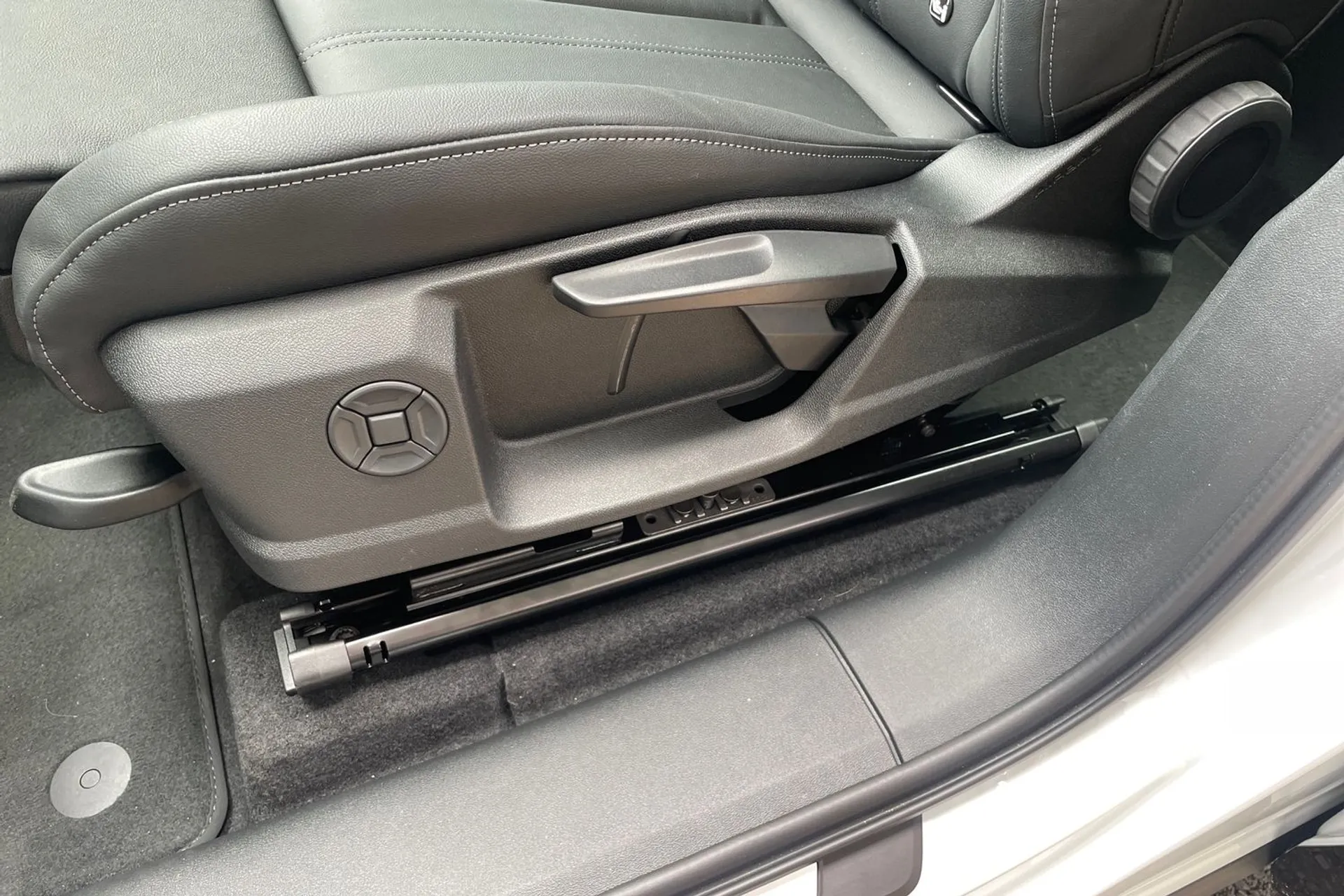 Audi Q6 thumbnail image number 28