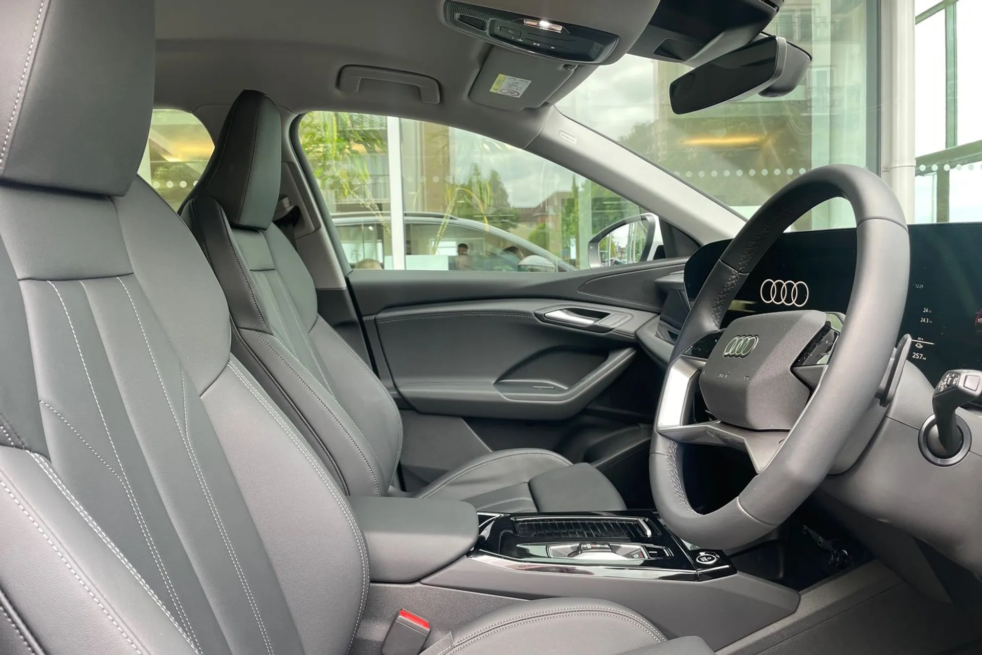 Audi Q6 thumbnail image number 24