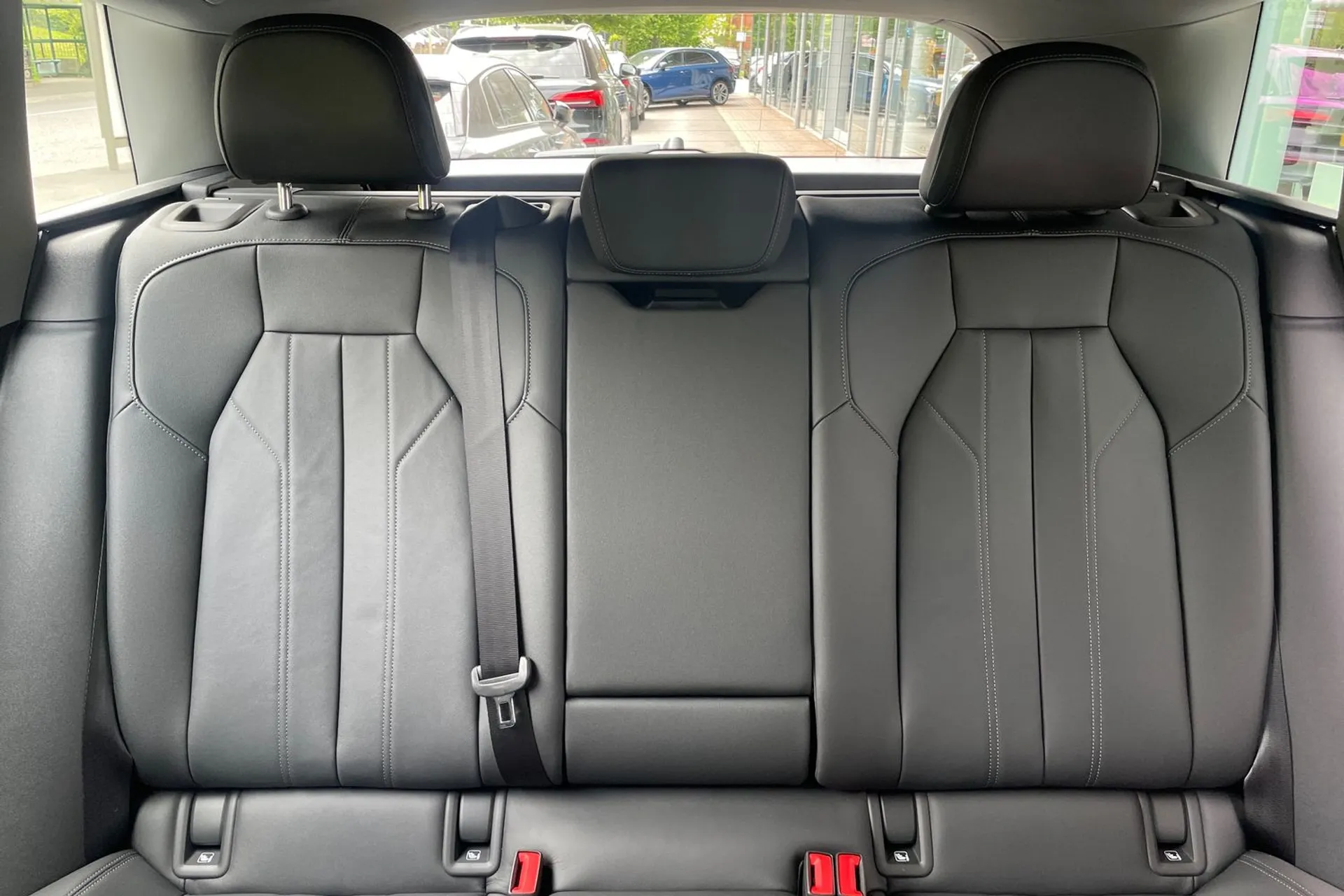 Audi Q6 thumbnail image number 30