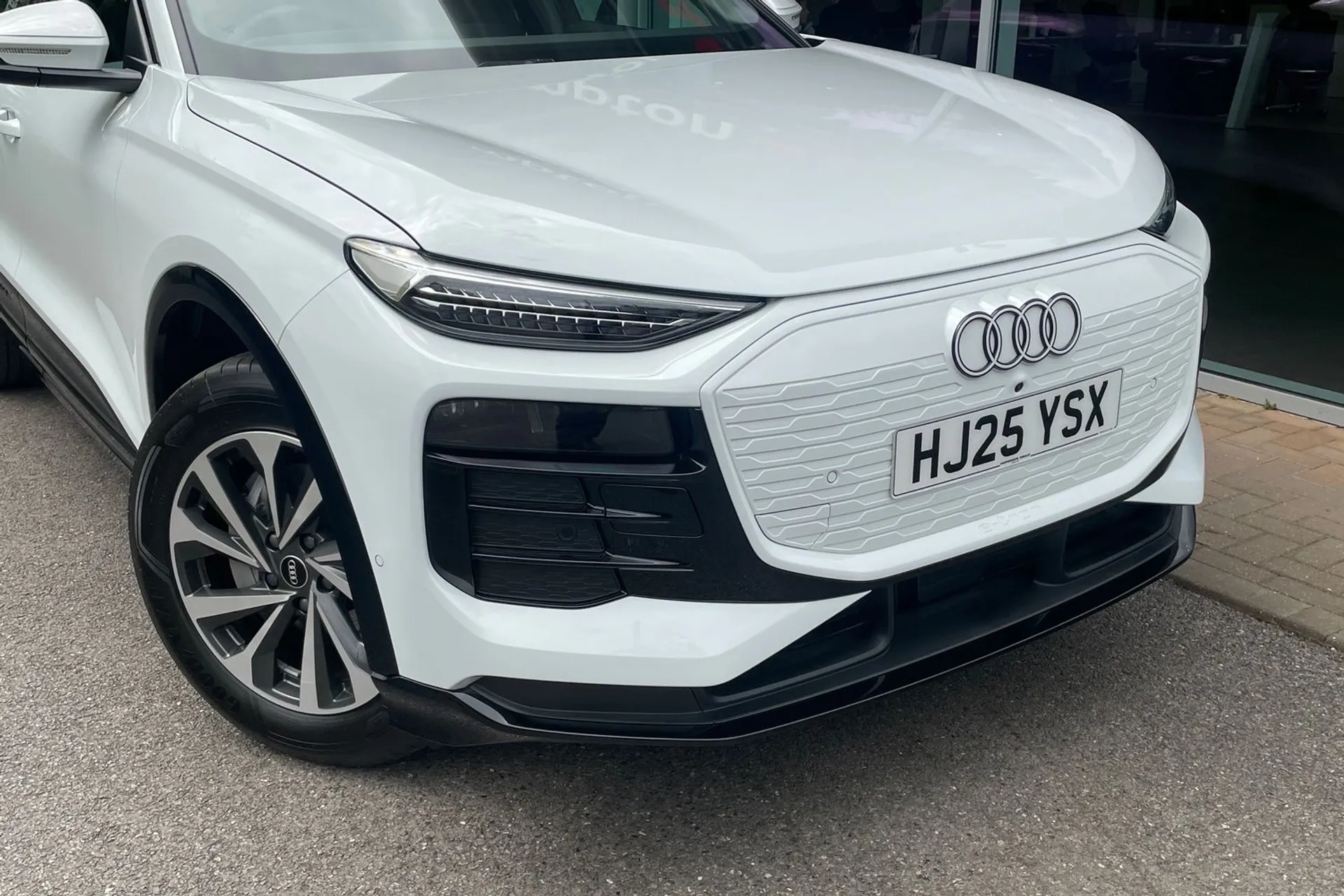 Audi Q6 thumbnail image number 15
