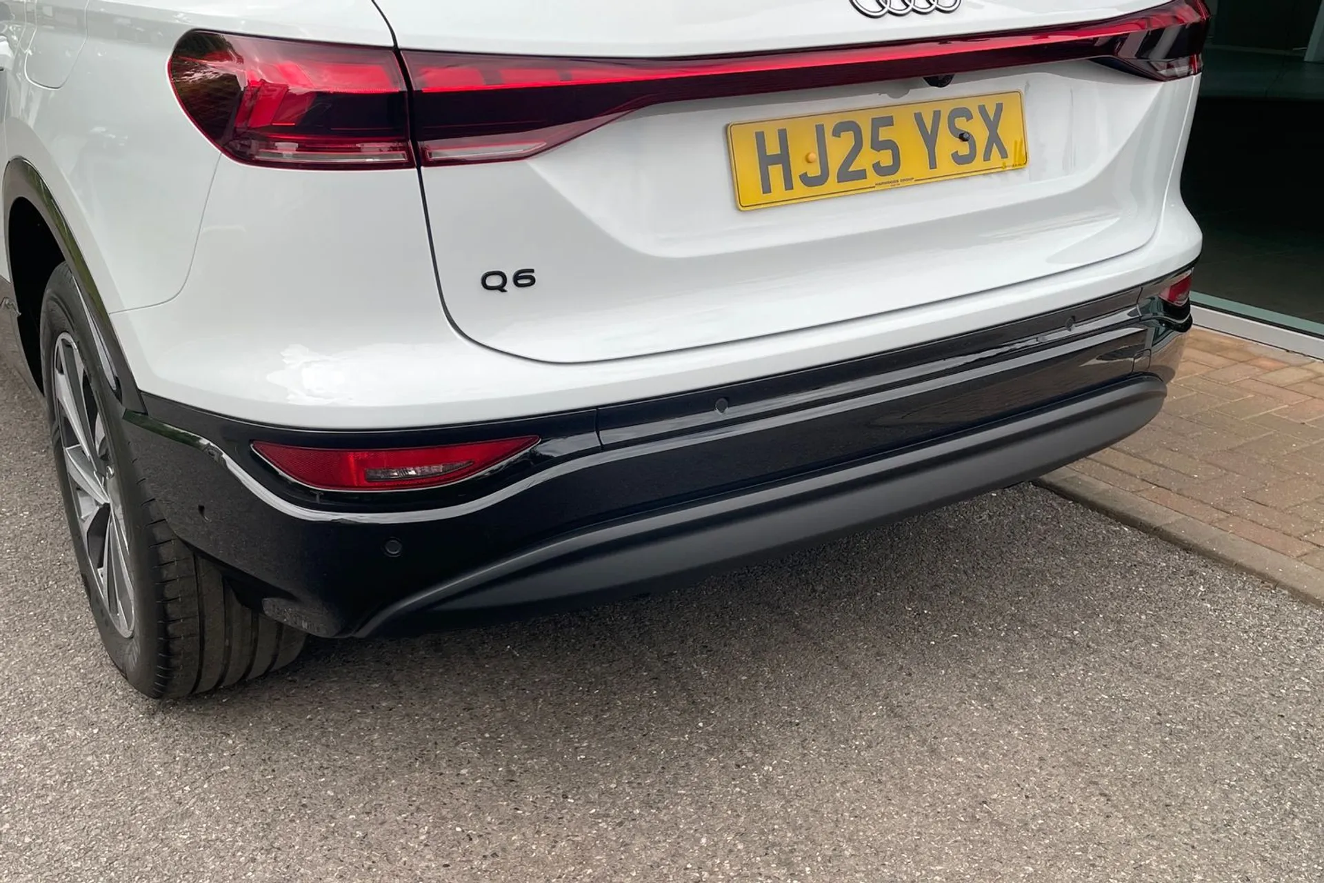 Audi Q6 thumbnail image number 16