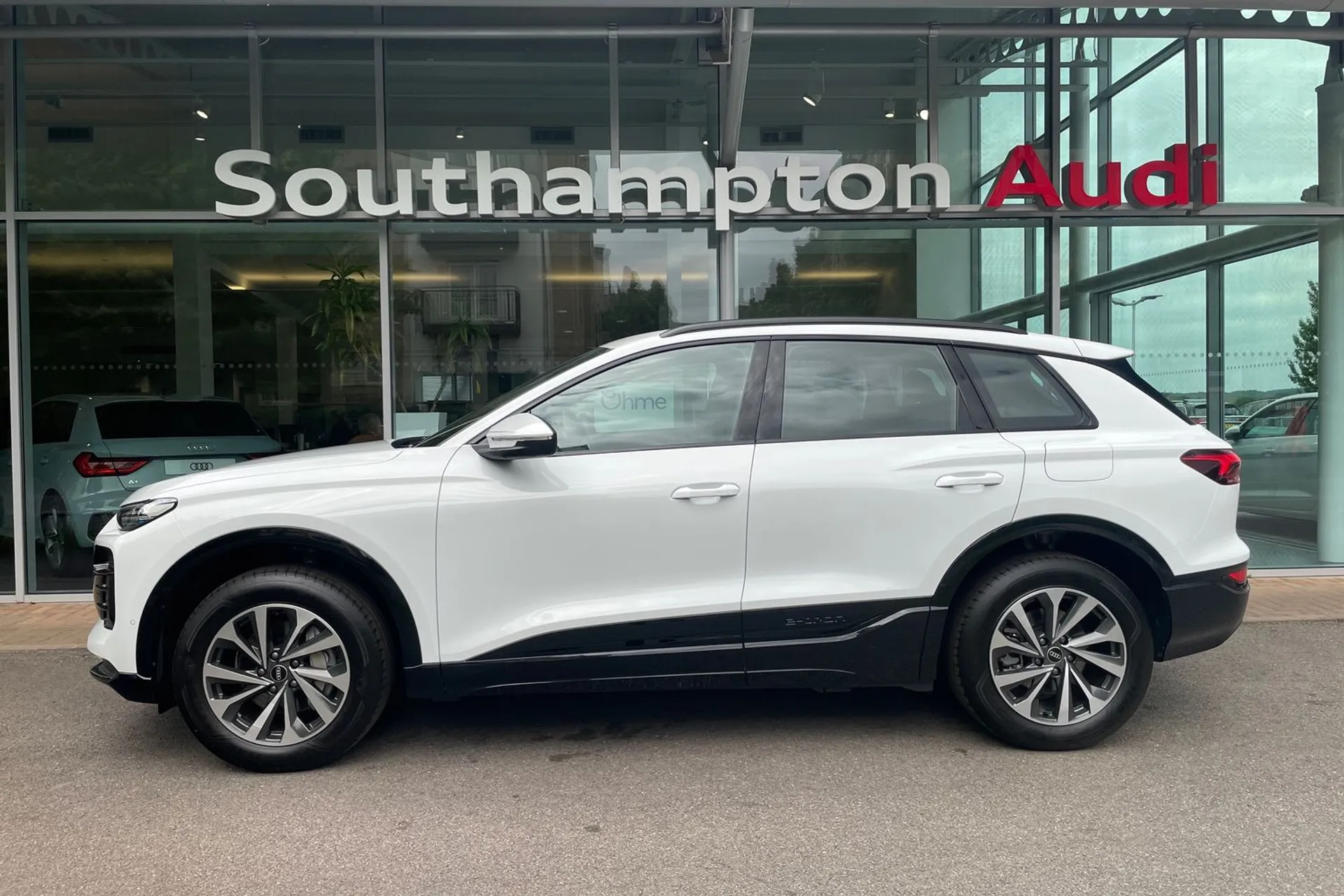 Audi Q6 thumbnail image number 8