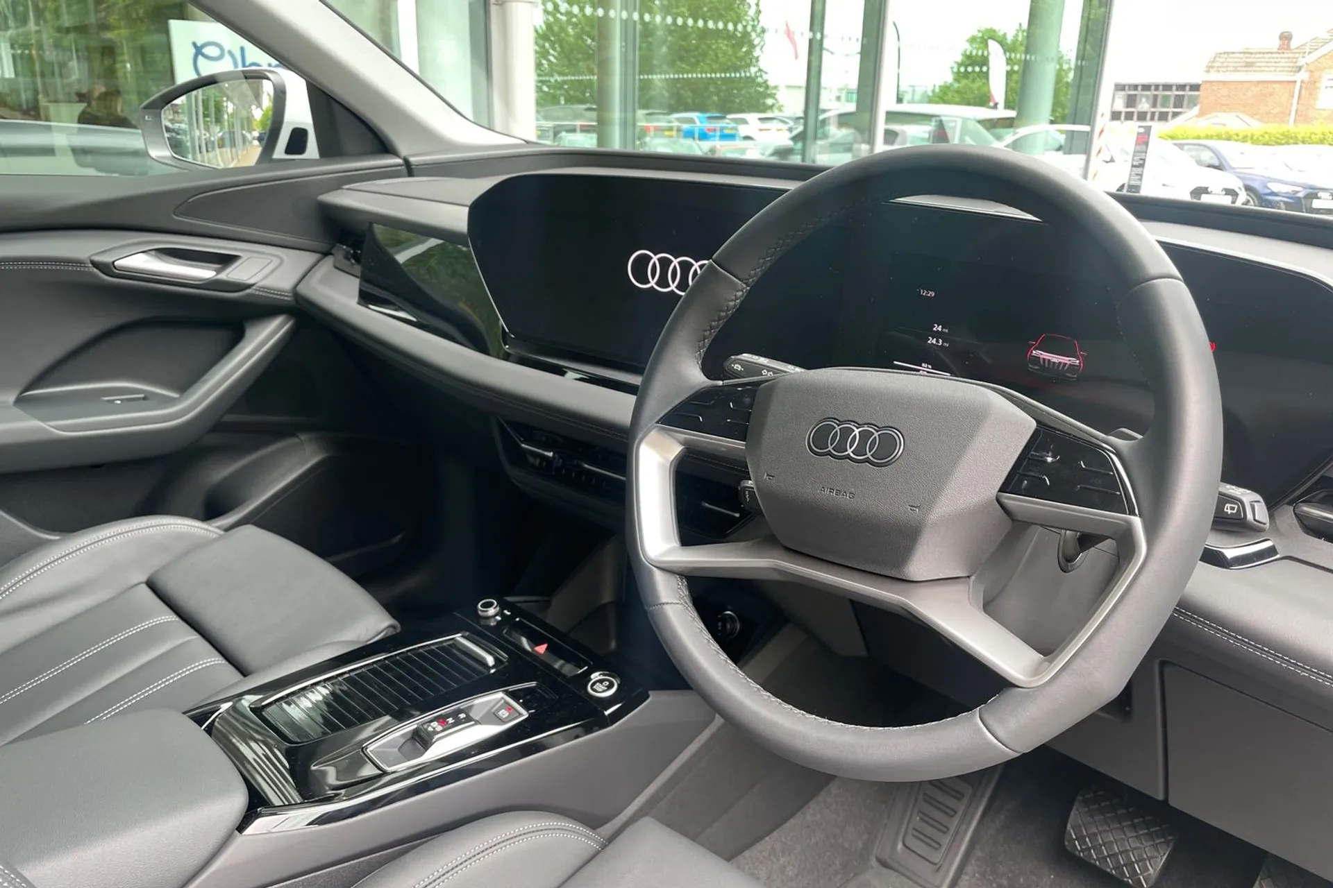 Audi Q6 thumbnail image number 25