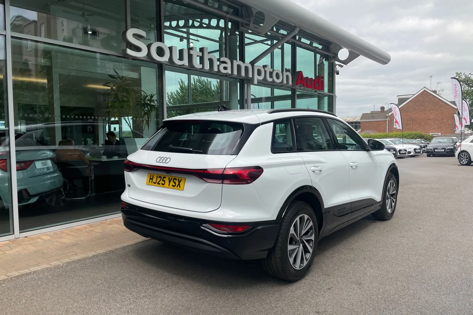 Audi Q6 thumbnail image number 5