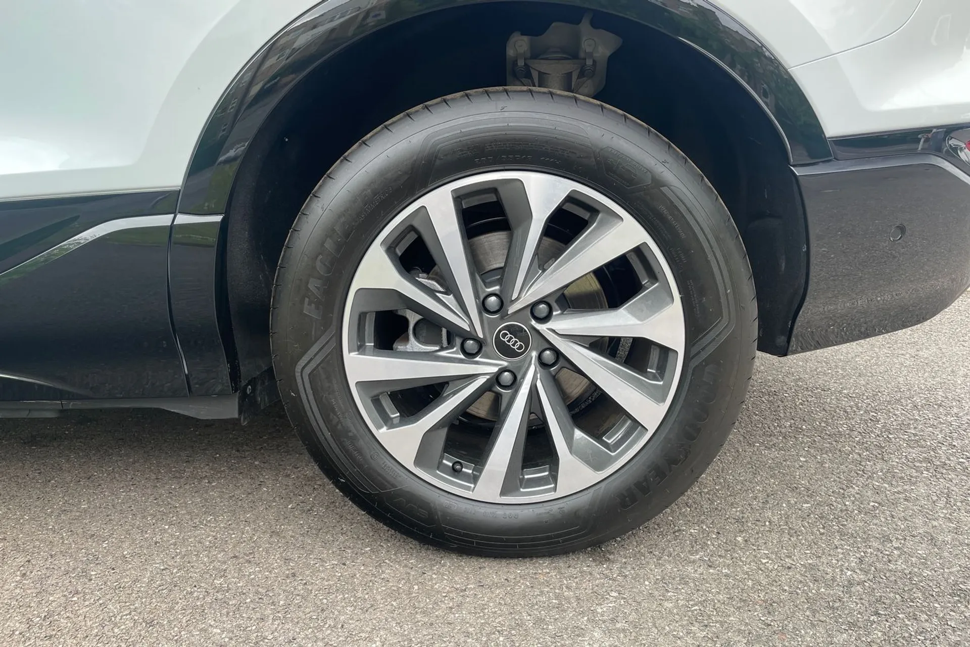 Audi Q6 thumbnail image number 11