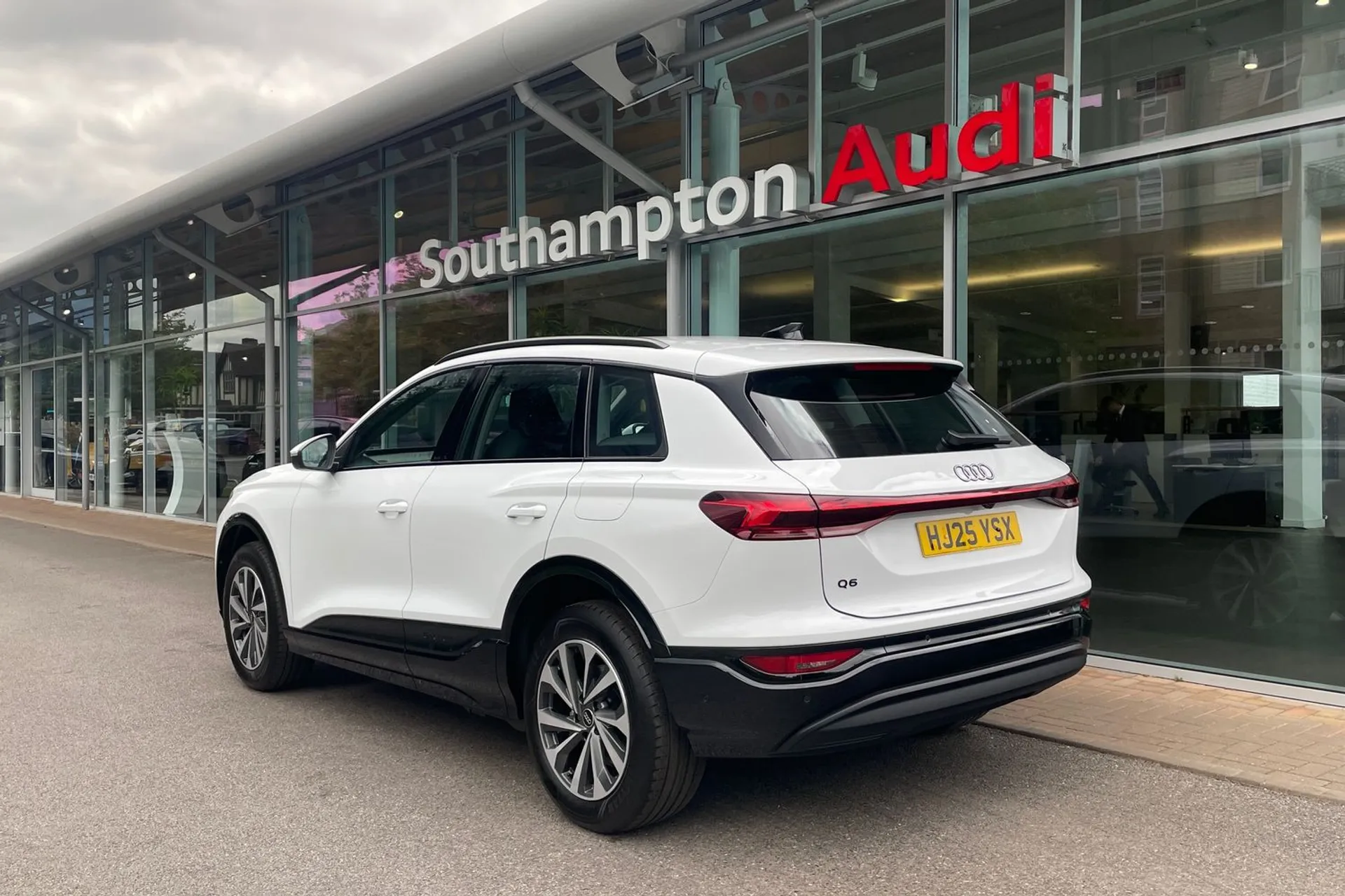 Audi Q6 thumbnail image number 7