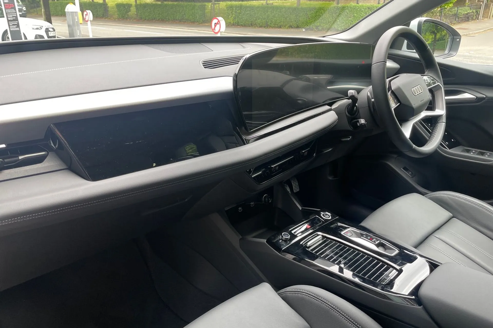 Audi Q6 thumbnail image number 26