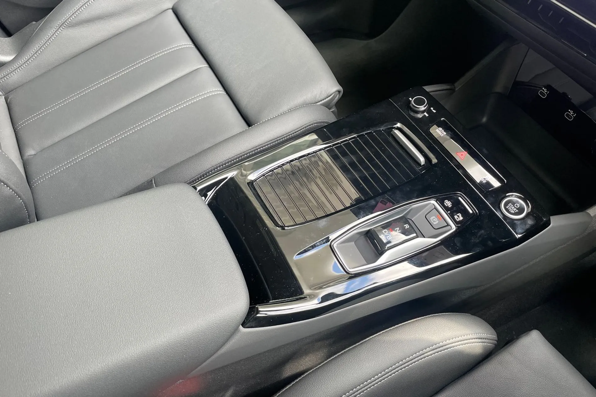 Audi Q6 thumbnail image number 40