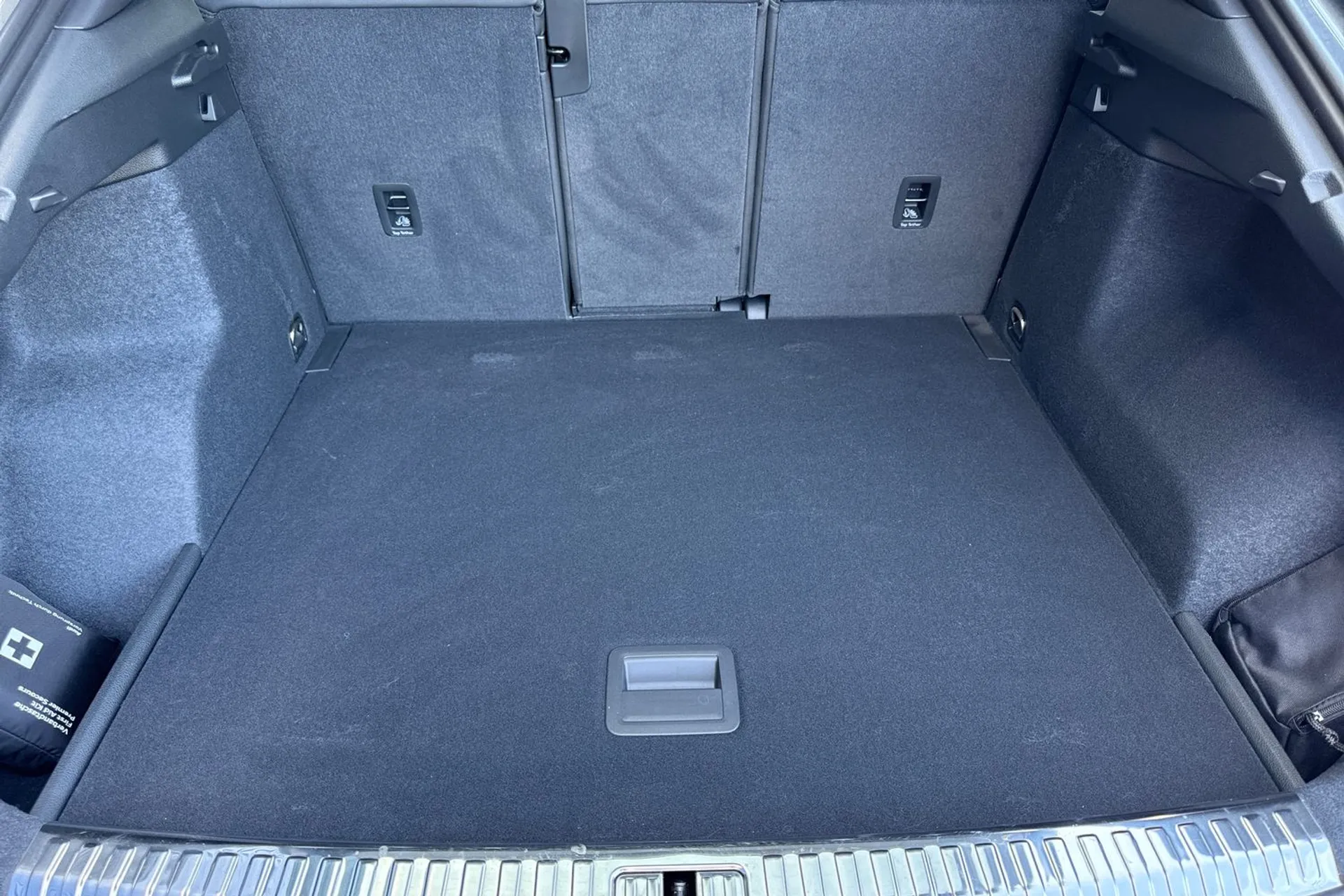 Audi Q3 thumbnail image number 18