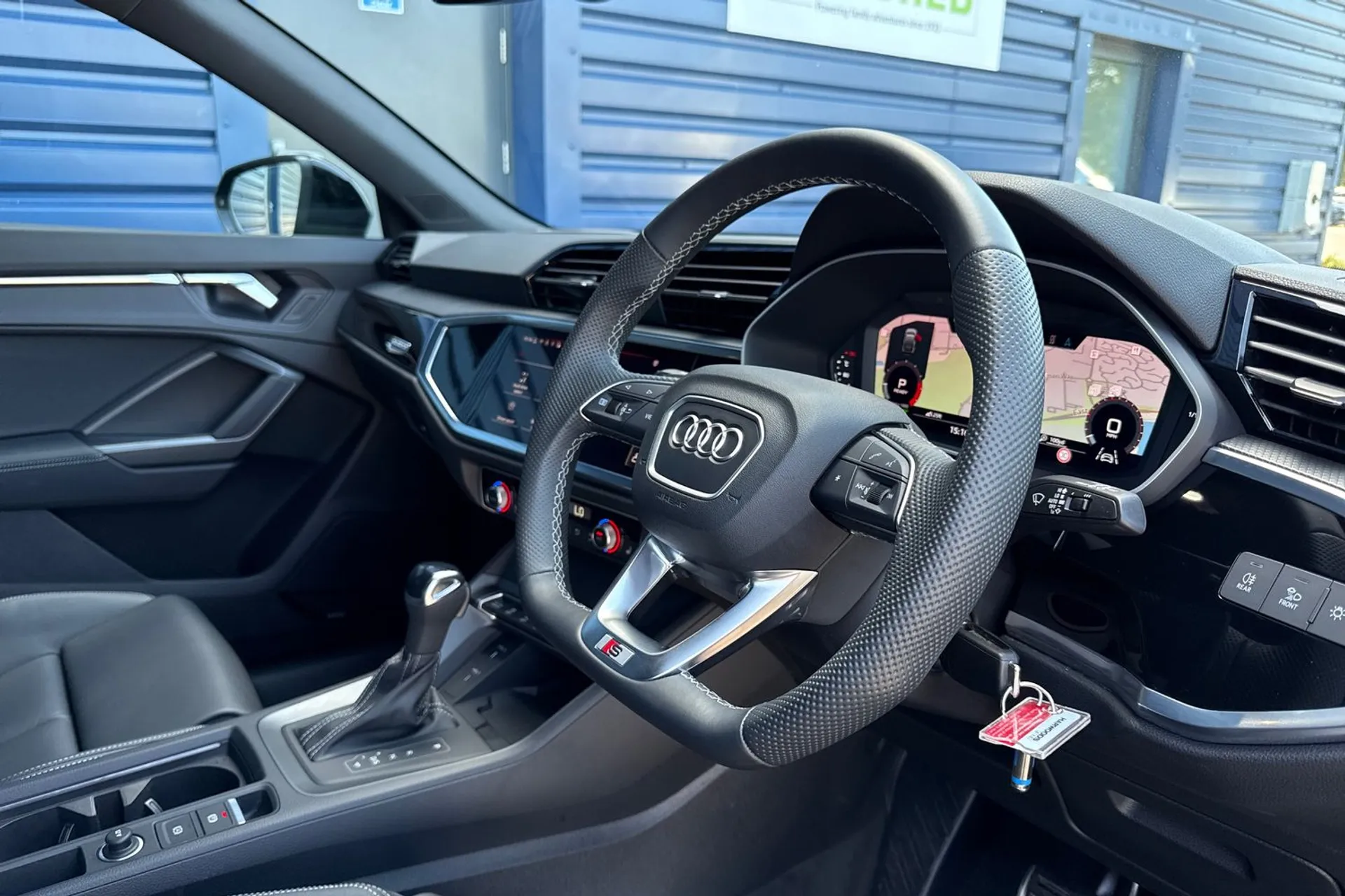 Audi Q3 thumbnail image number 27
