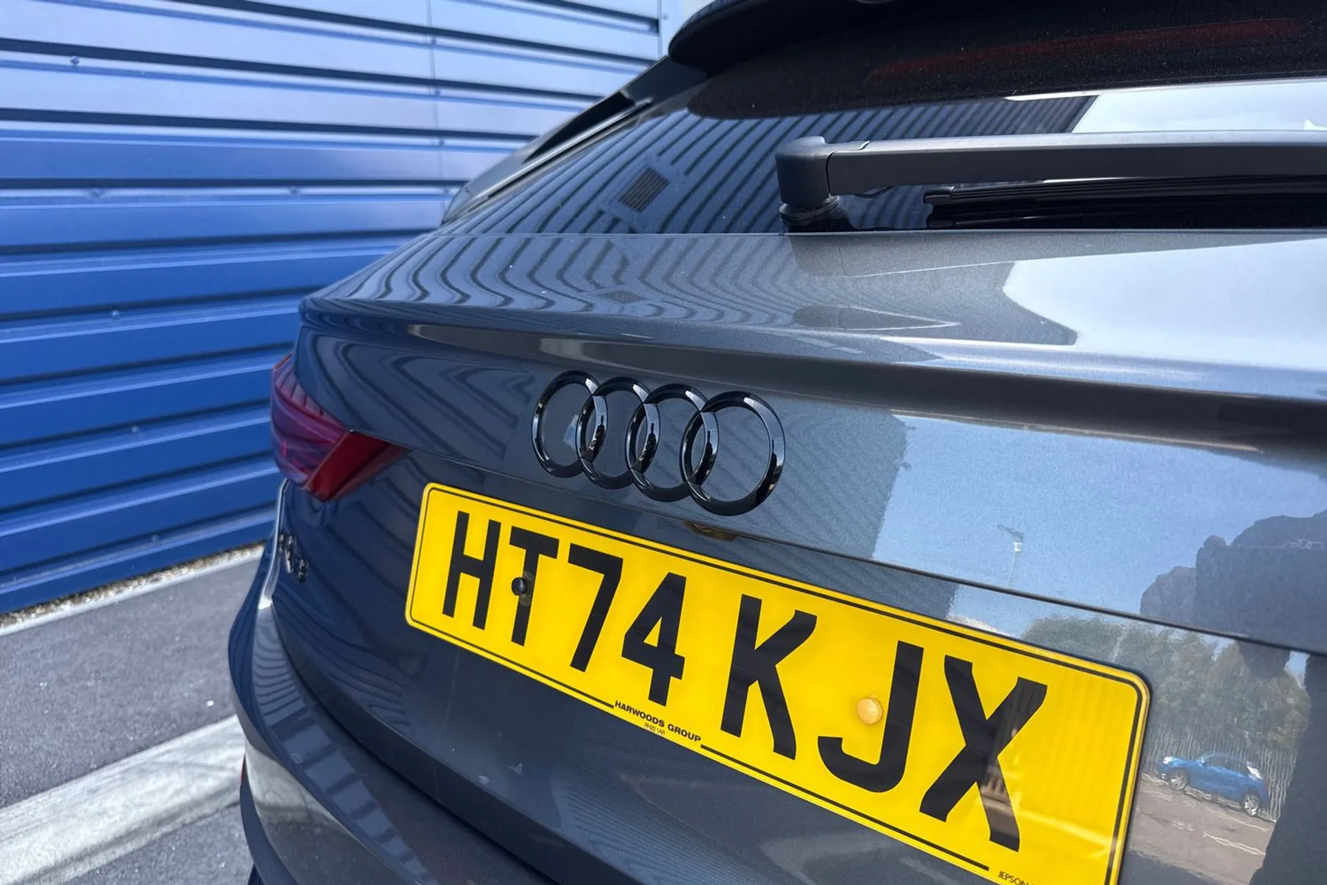 Audi Q3 thumbnail image number 15