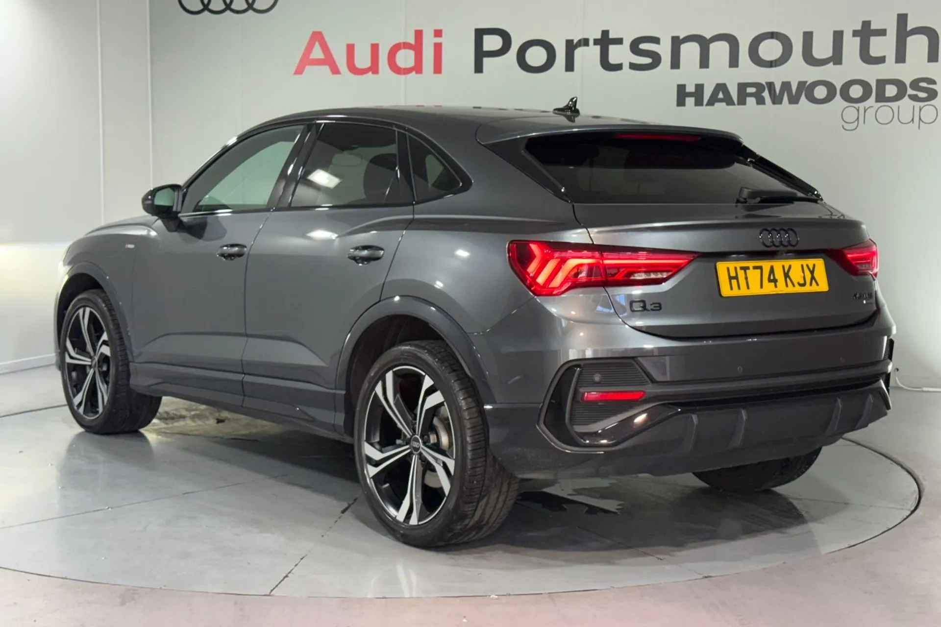 Audi Q3 thumbnail image number 8