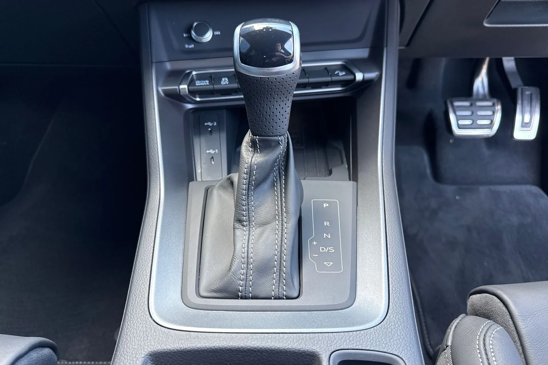 Audi Q3 thumbnail image number 40