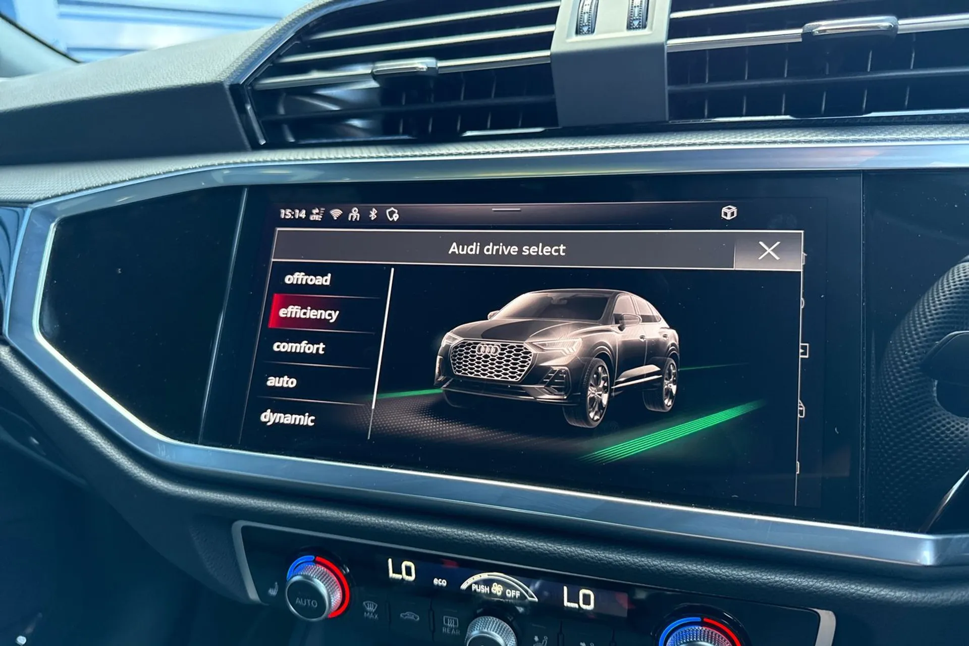 Audi Q3 thumbnail image number 36