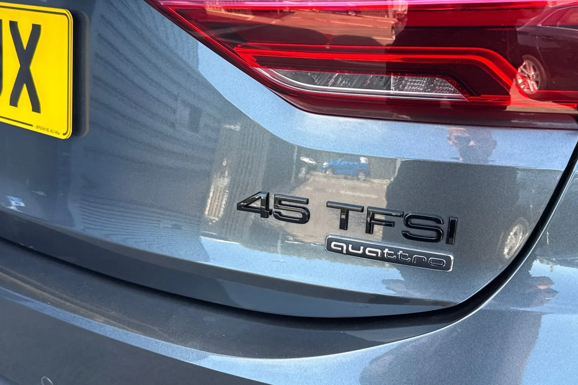 Audi Q3 thumbnail image number 16