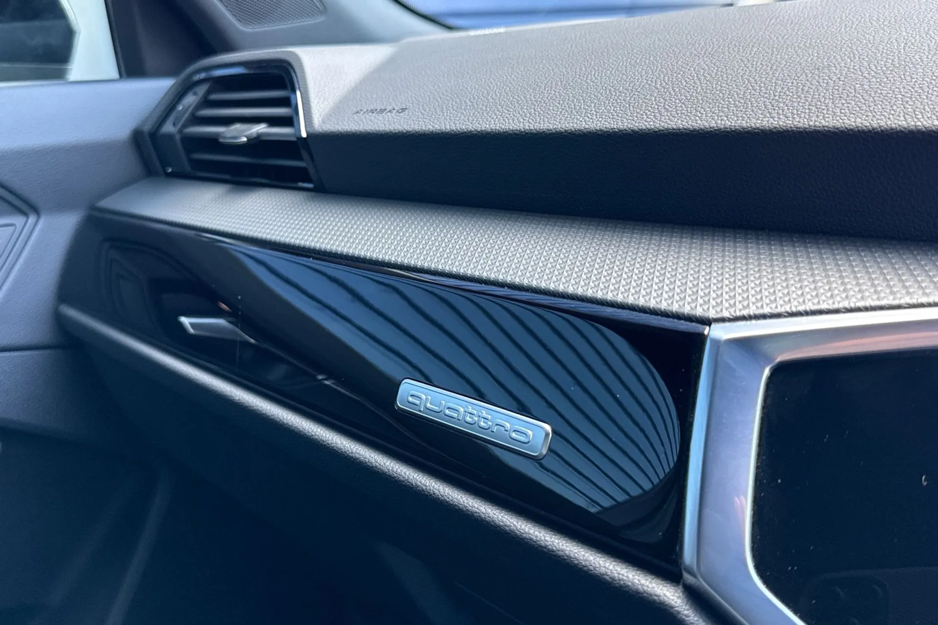 Audi Q3 thumbnail image number 53