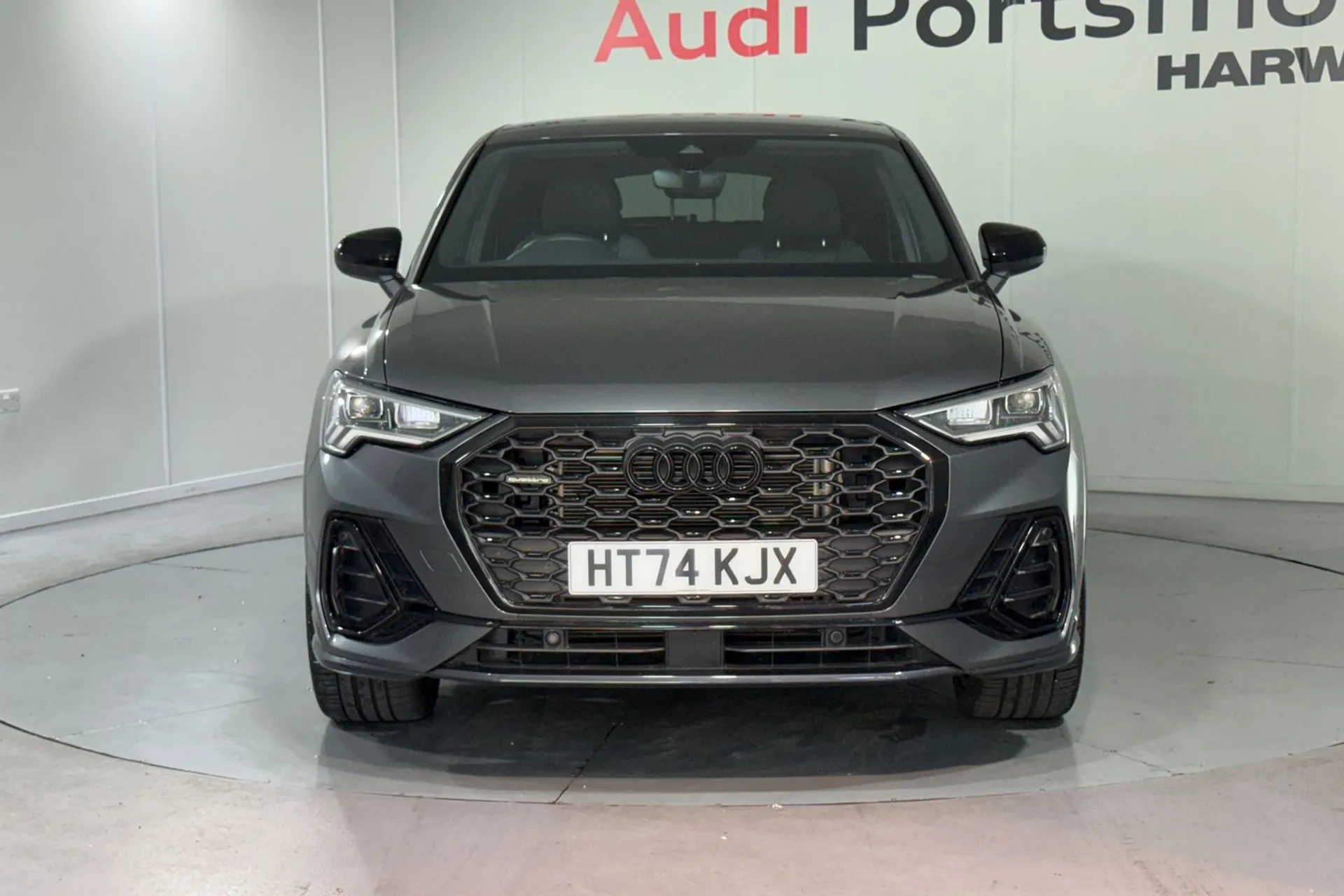 Audi Q3 thumbnail image number 6