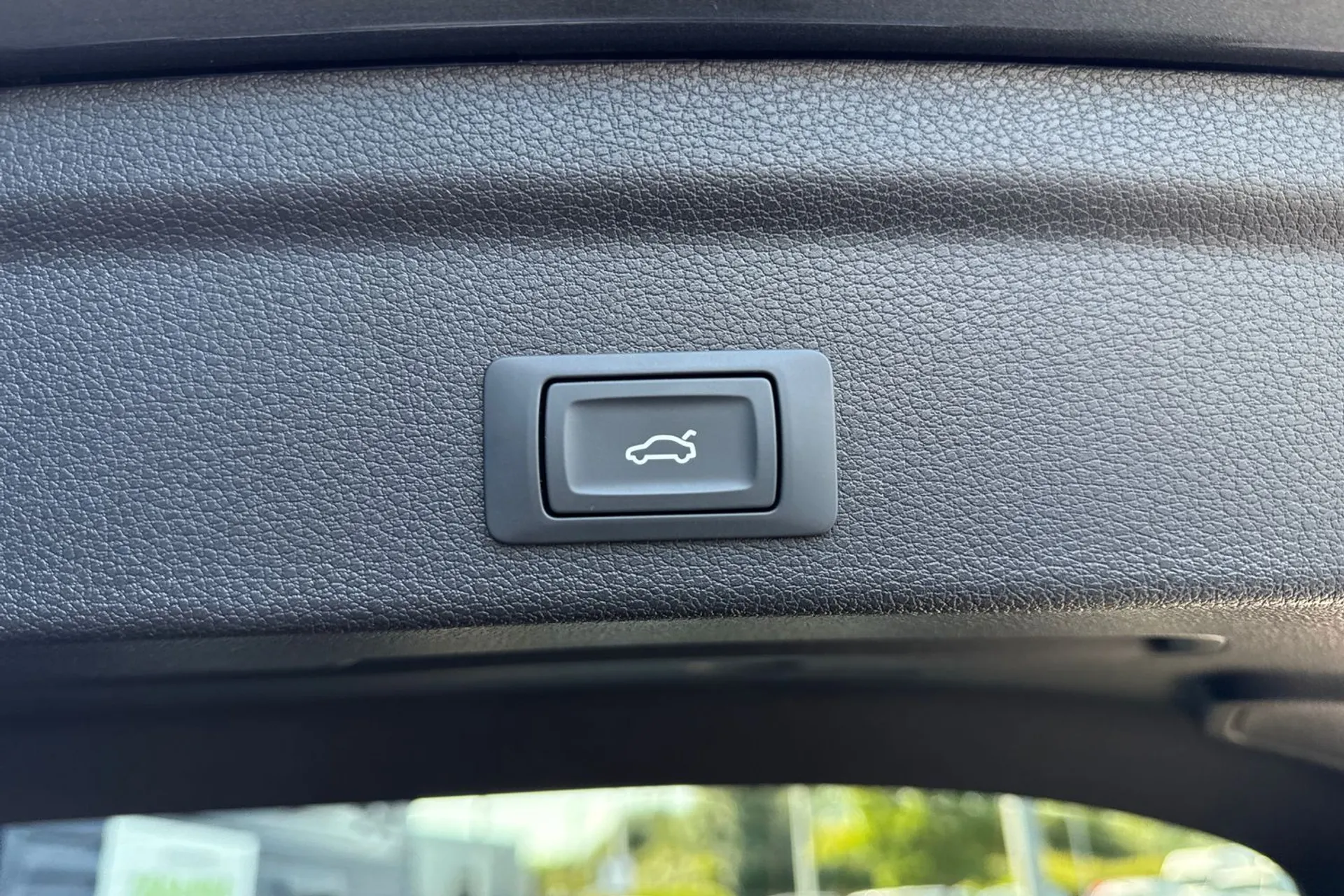 Audi Q3 thumbnail image number 19