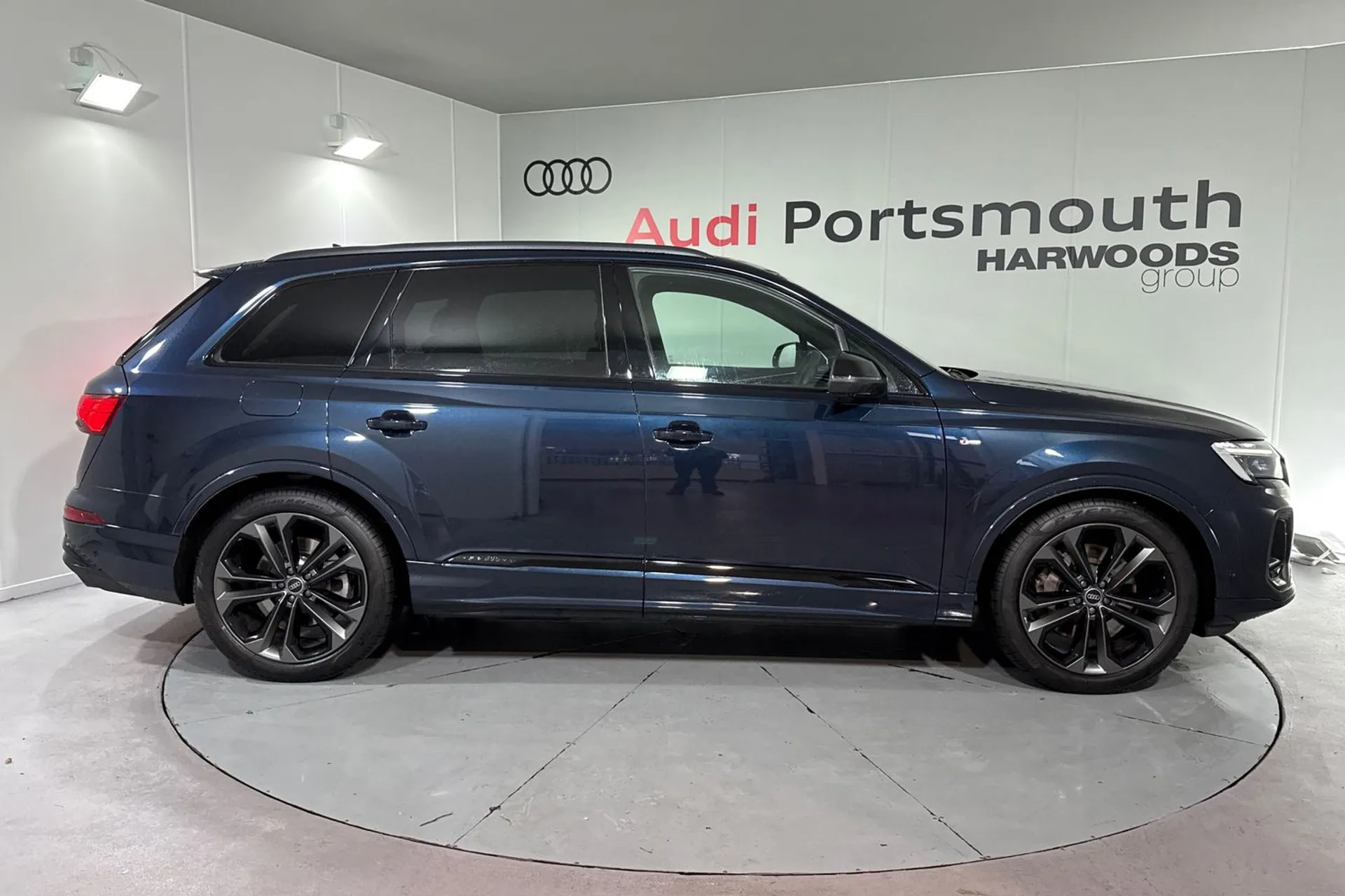 Audi Q7 thumbnail image number 2