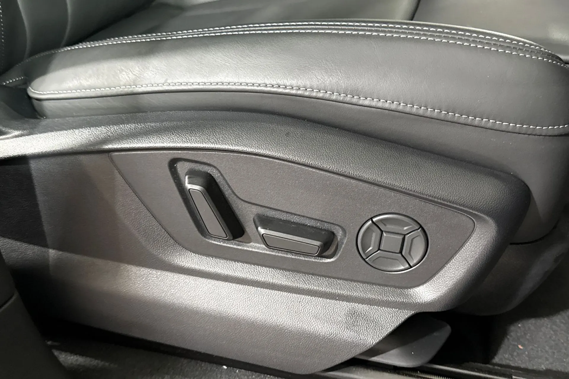 Audi Q7 thumbnail image number 51