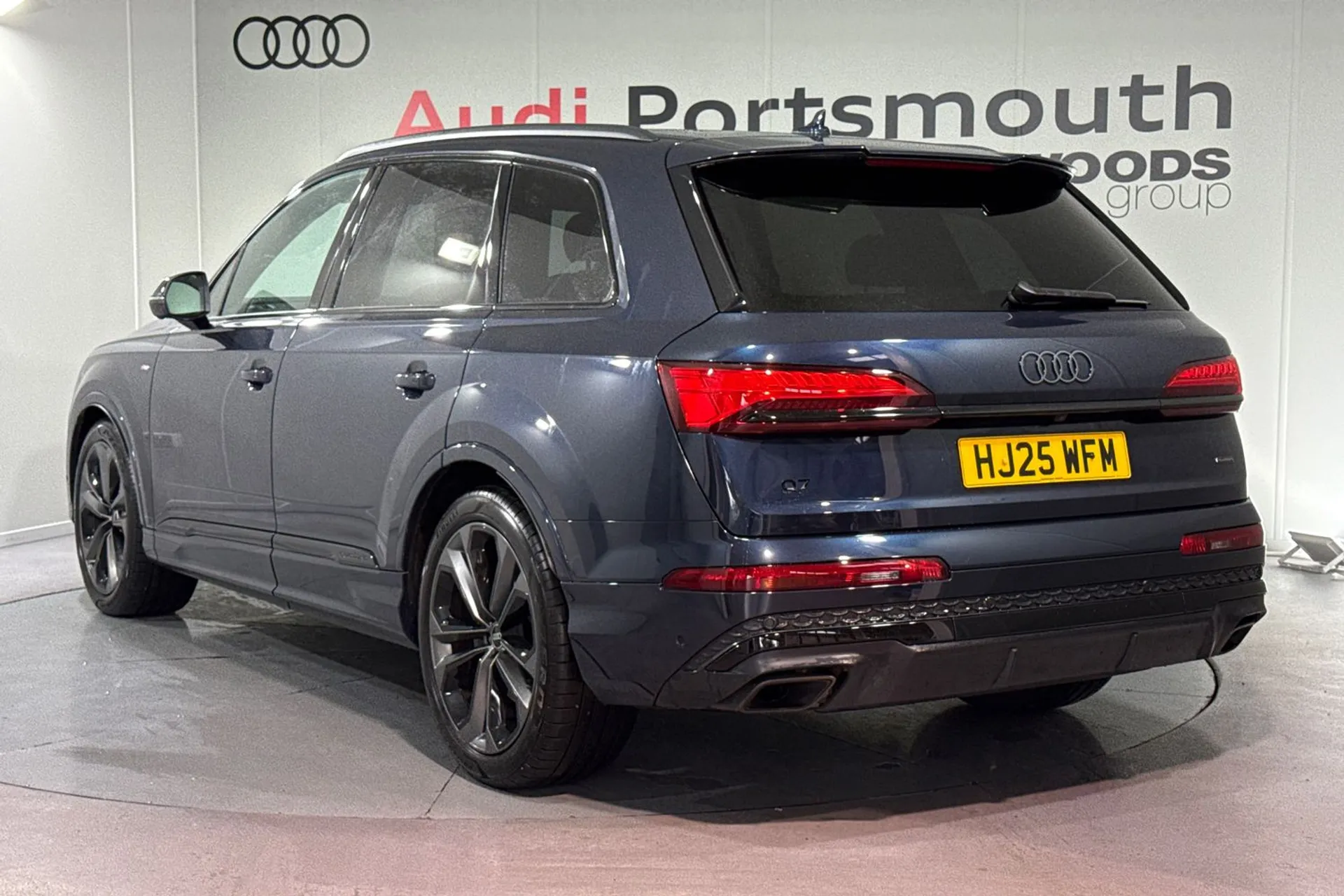 Audi Q7 thumbnail image number 10