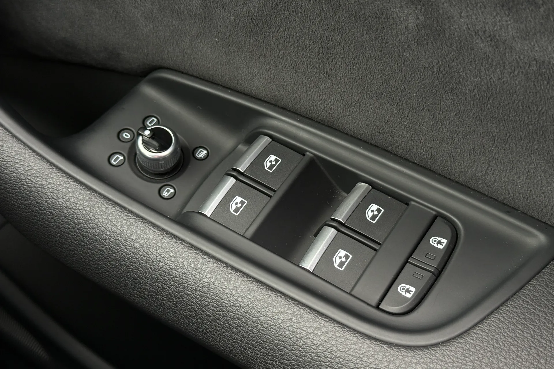 Audi Q7 thumbnail image number 35