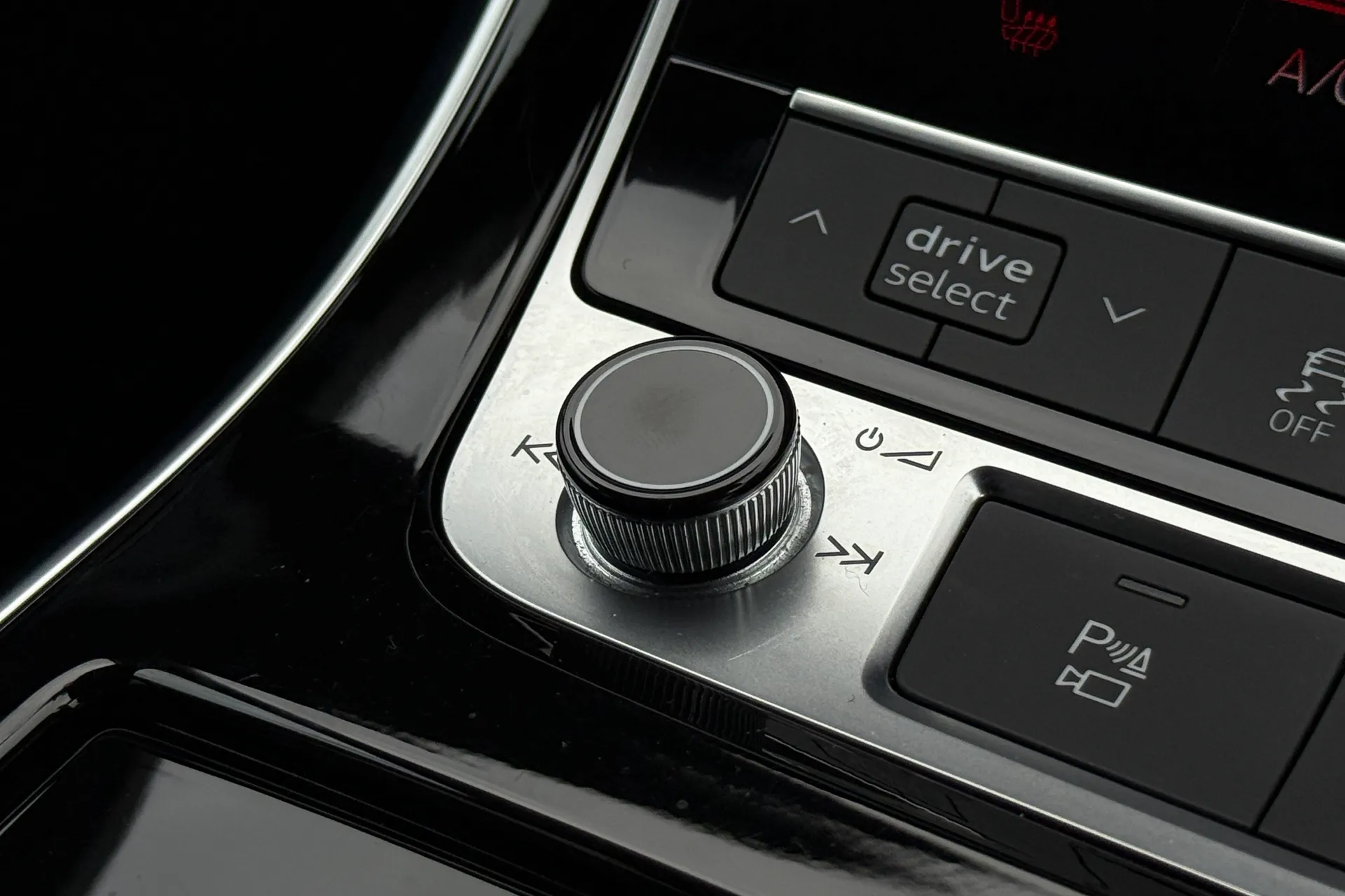 Audi Q7 thumbnail image number 28