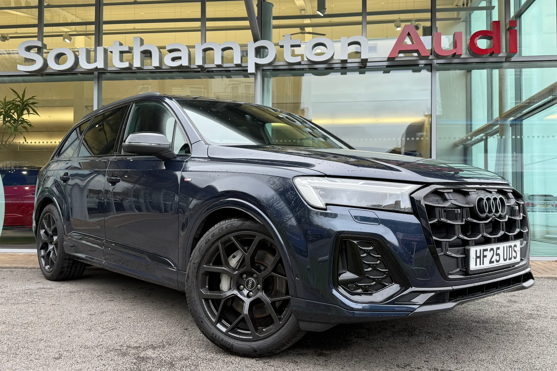 Audi Q7 focused image