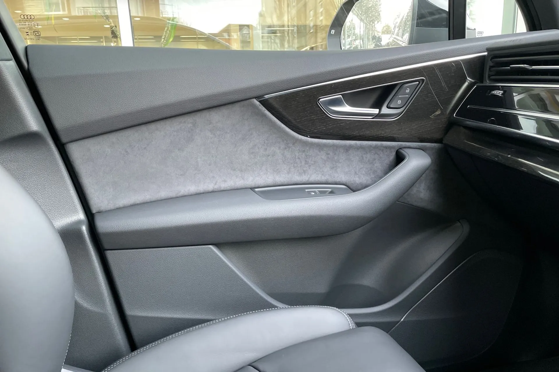 Audi Q7 thumbnail image number 38