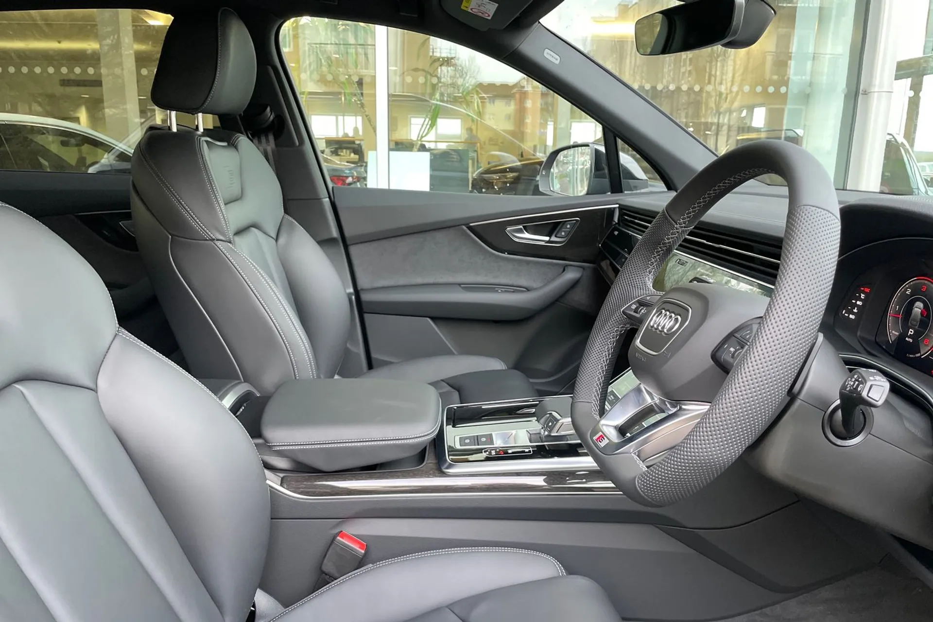 Audi Q7 thumbnail image number 24