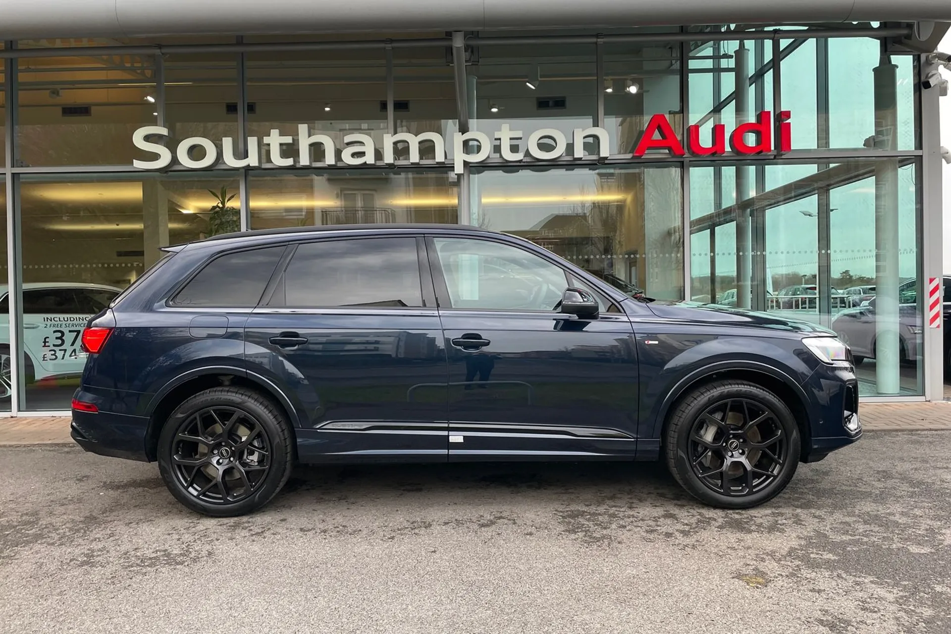 Audi Q7 thumbnail image number 2