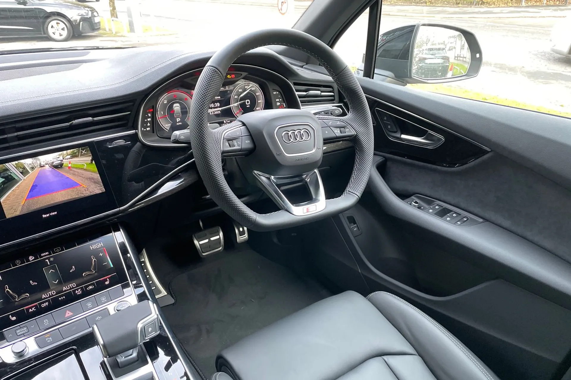 Audi Q7 thumbnail image number 32