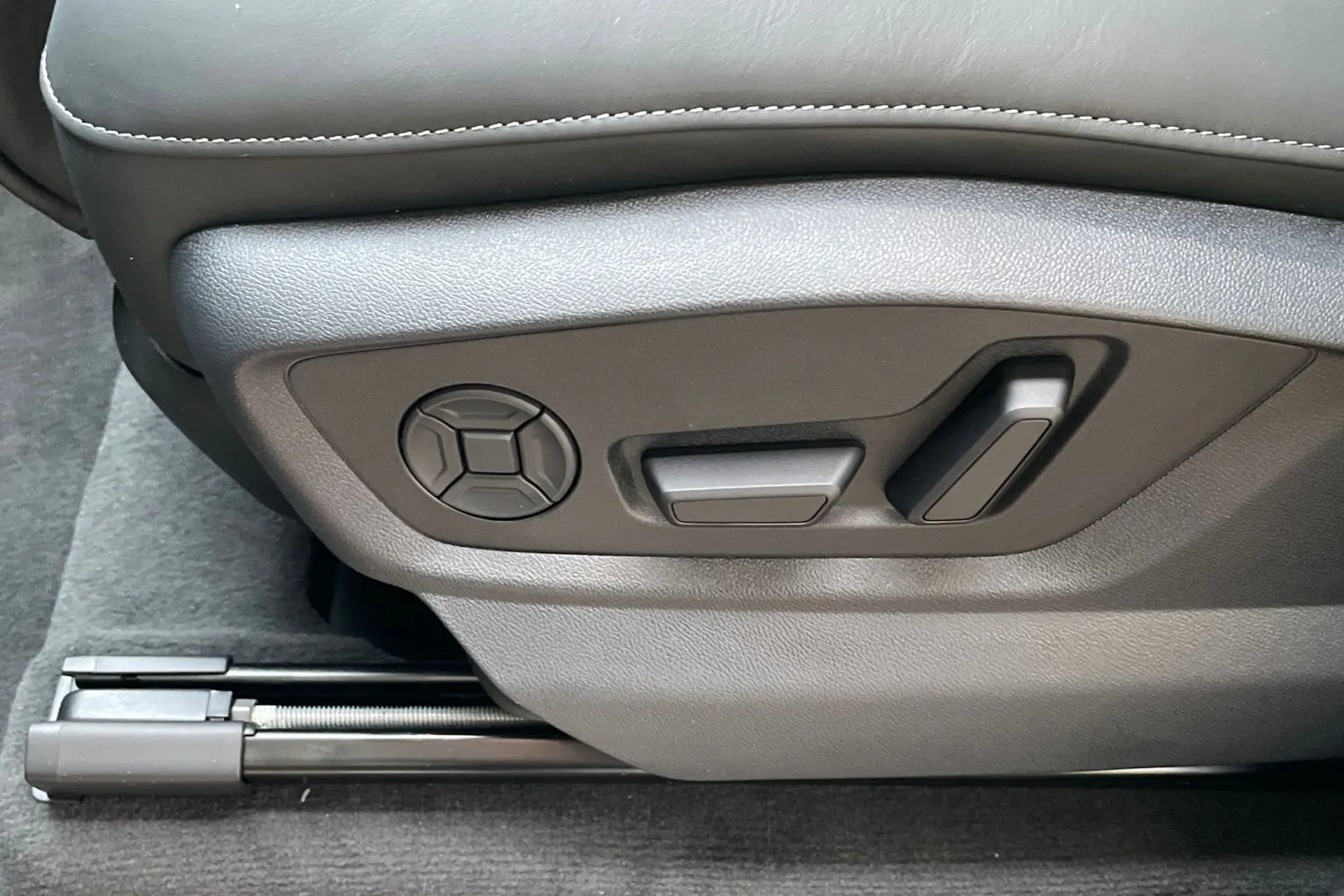 Audi Q7 thumbnail image number 28