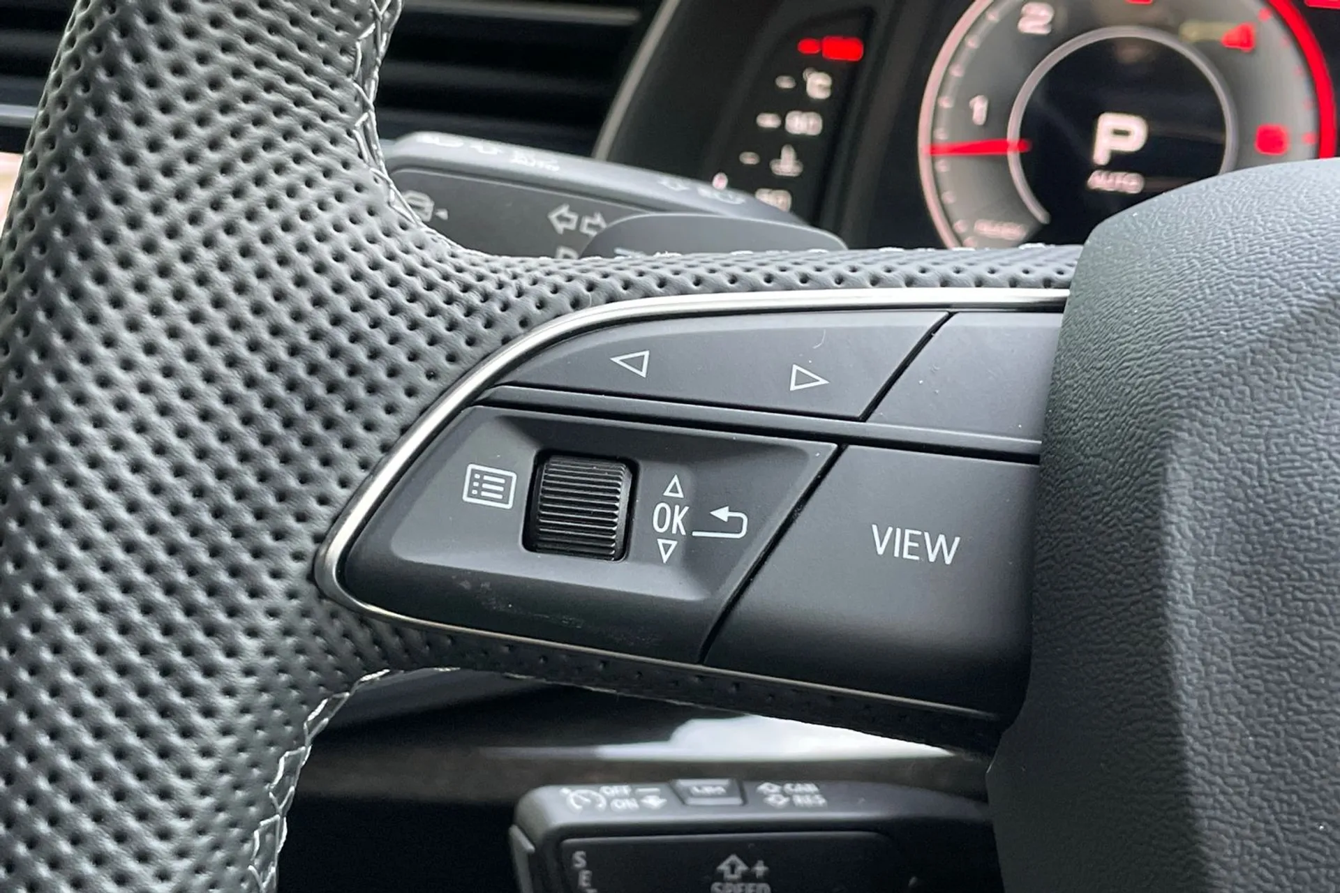 Audi Q7 thumbnail image number 35