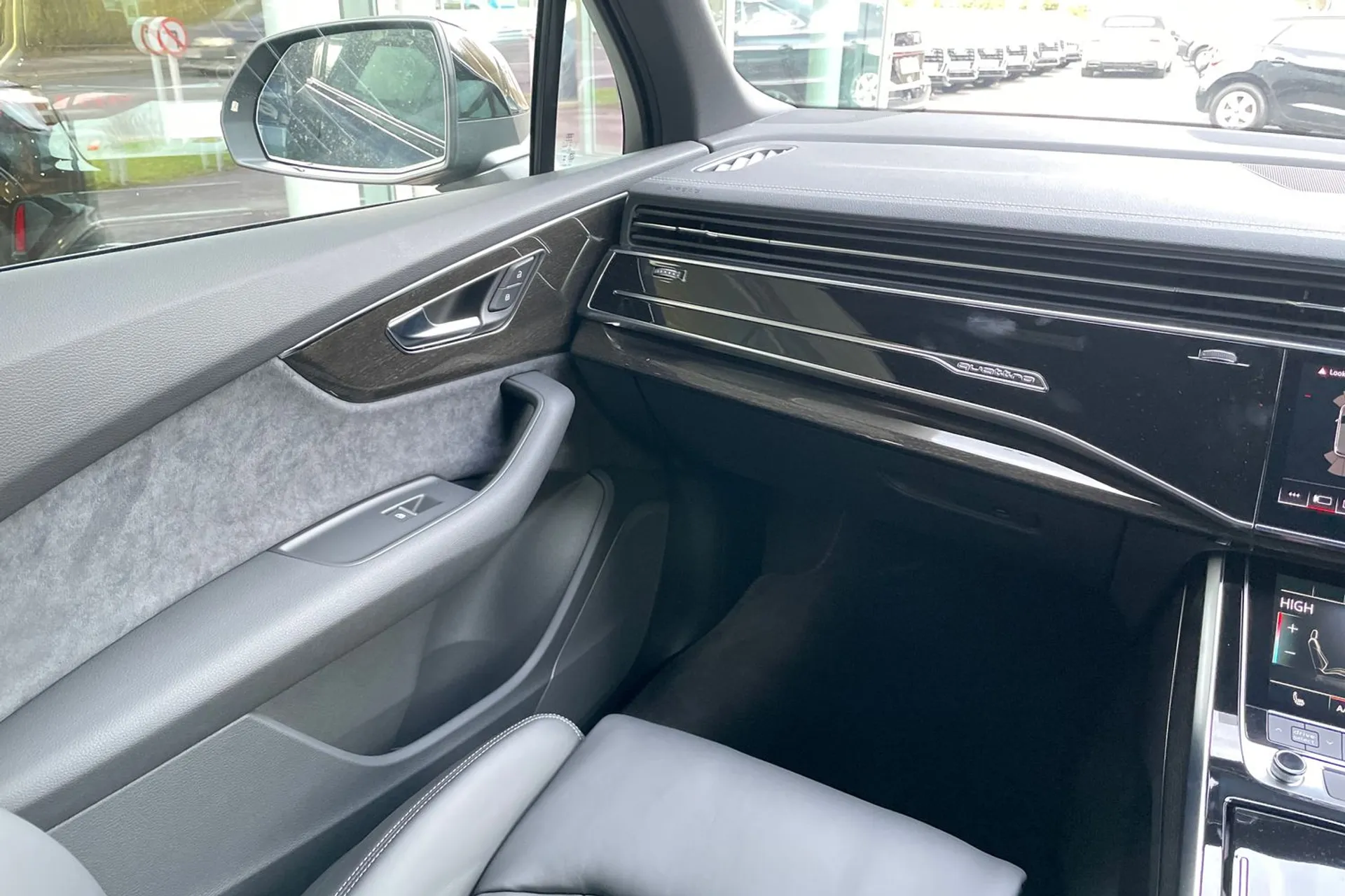 Audi Q7 thumbnail image number 31