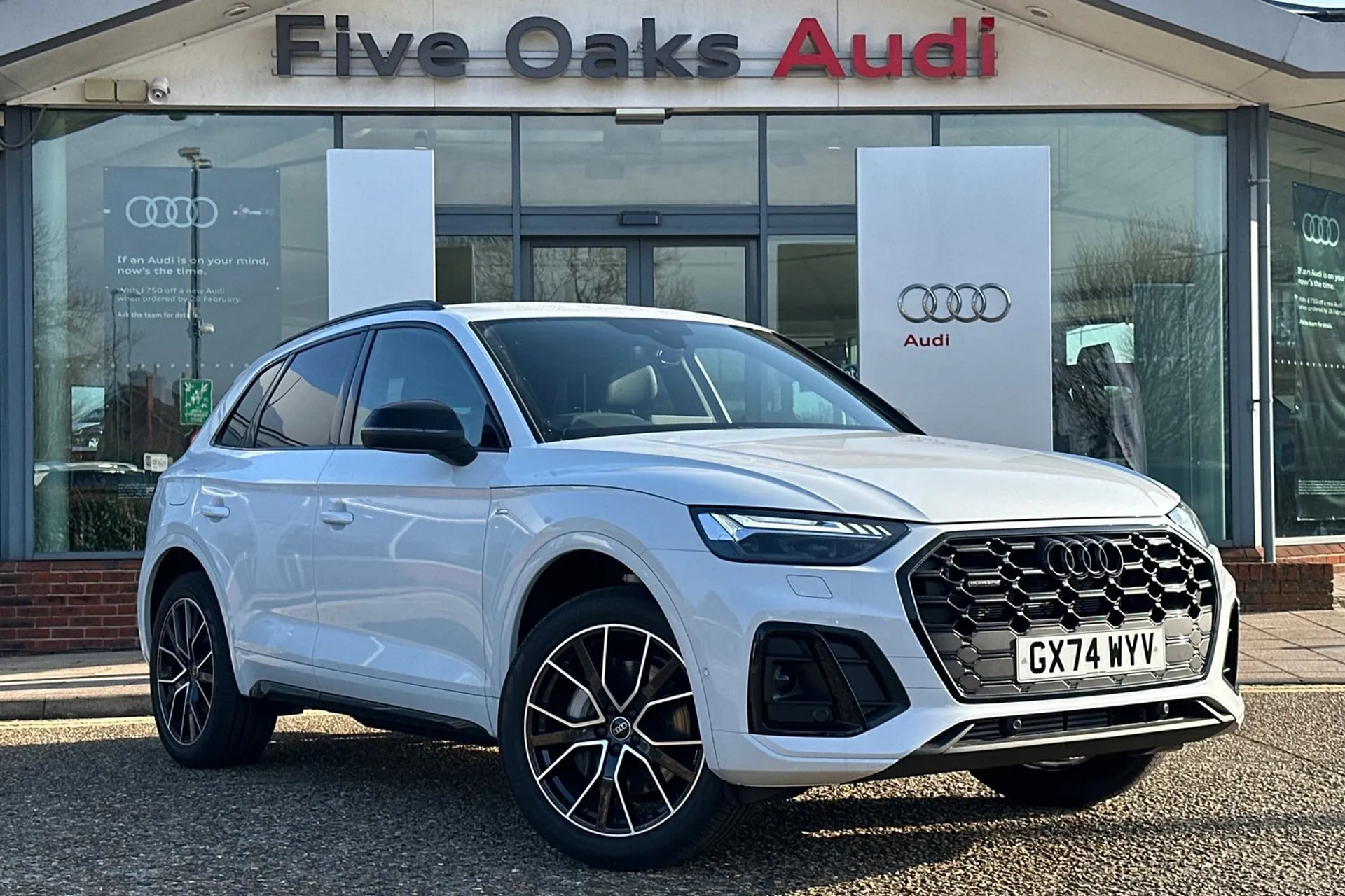 Audi Q5 focused image