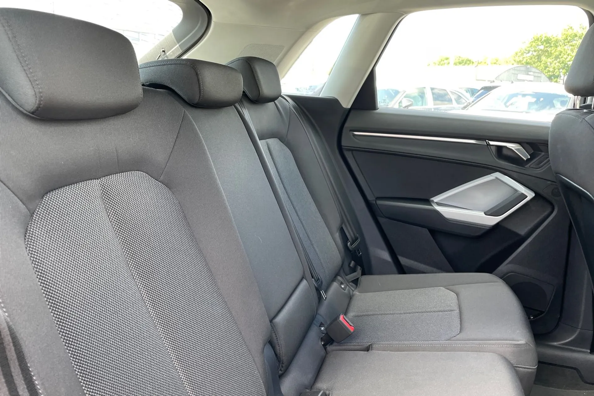 Audi Q3 thumbnail image number 21