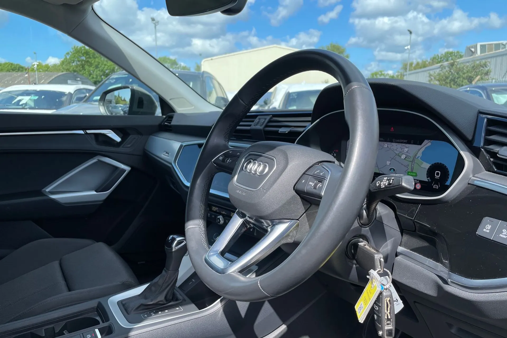 Audi Q3 thumbnail image number 26