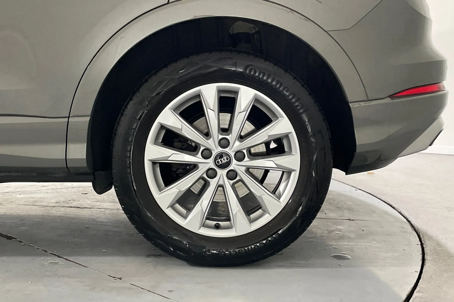 Audi Q3 thumbnail image number 12