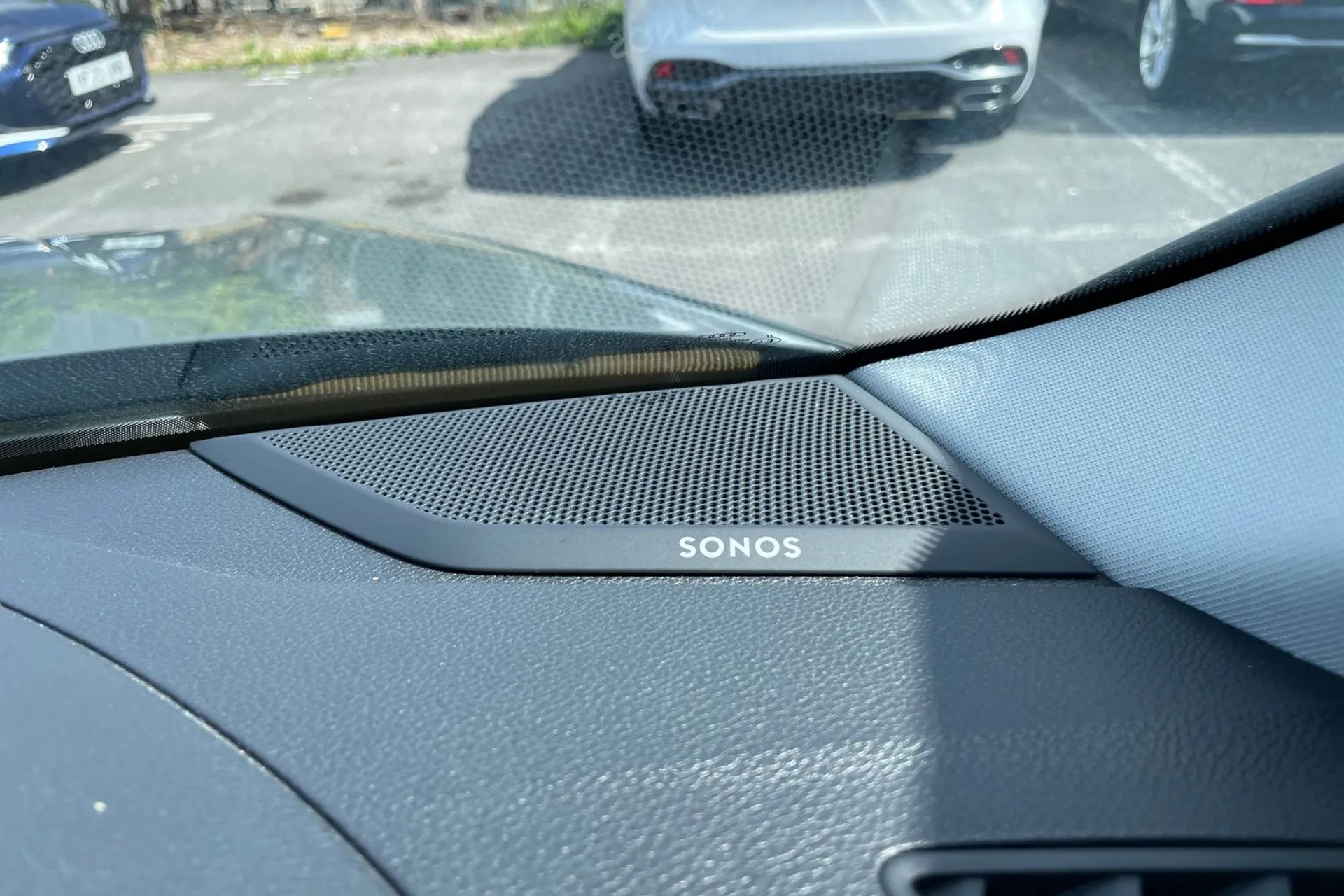 Audi Q3 thumbnail image number 25