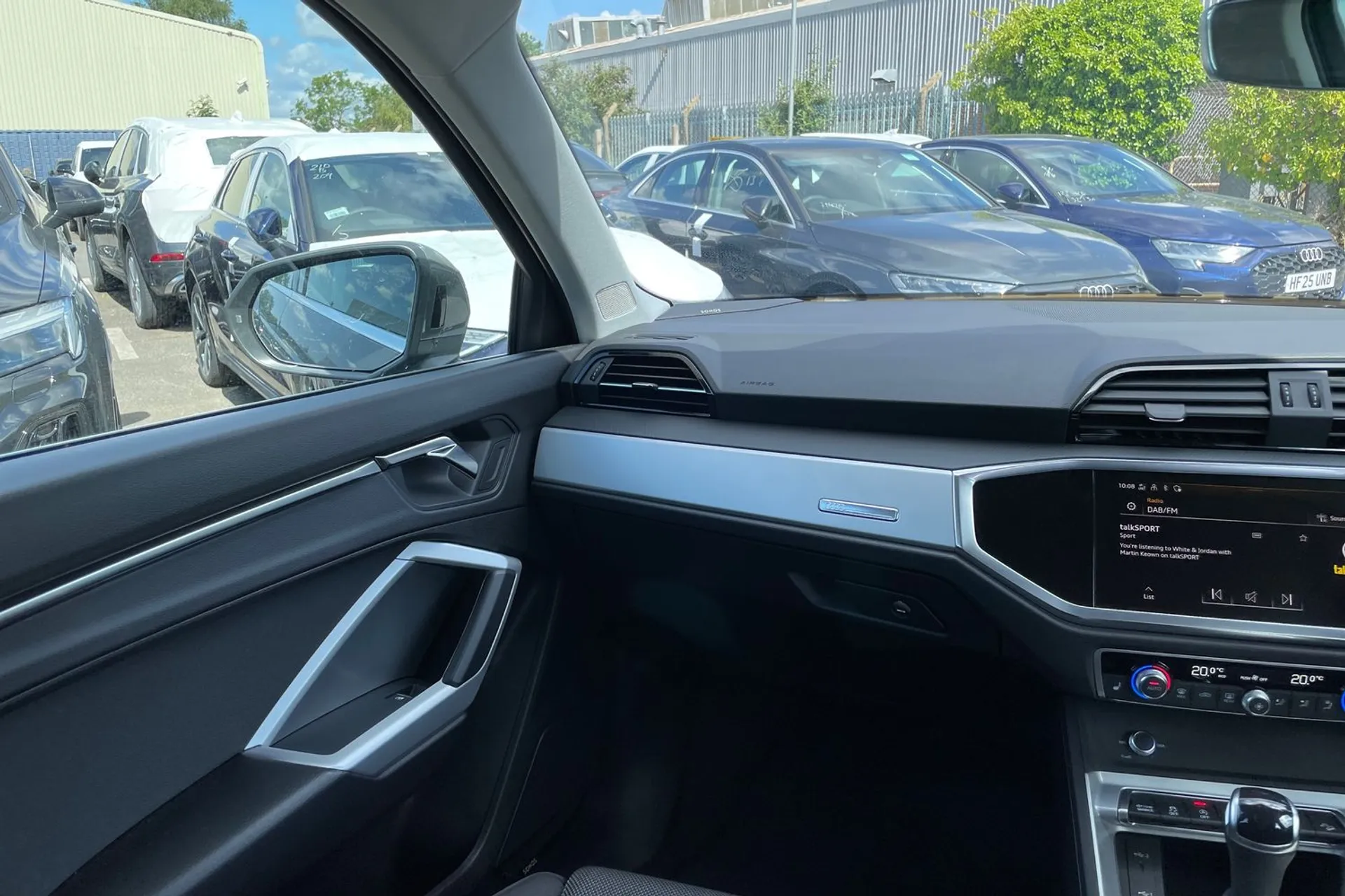 Audi Q3 thumbnail image number 35