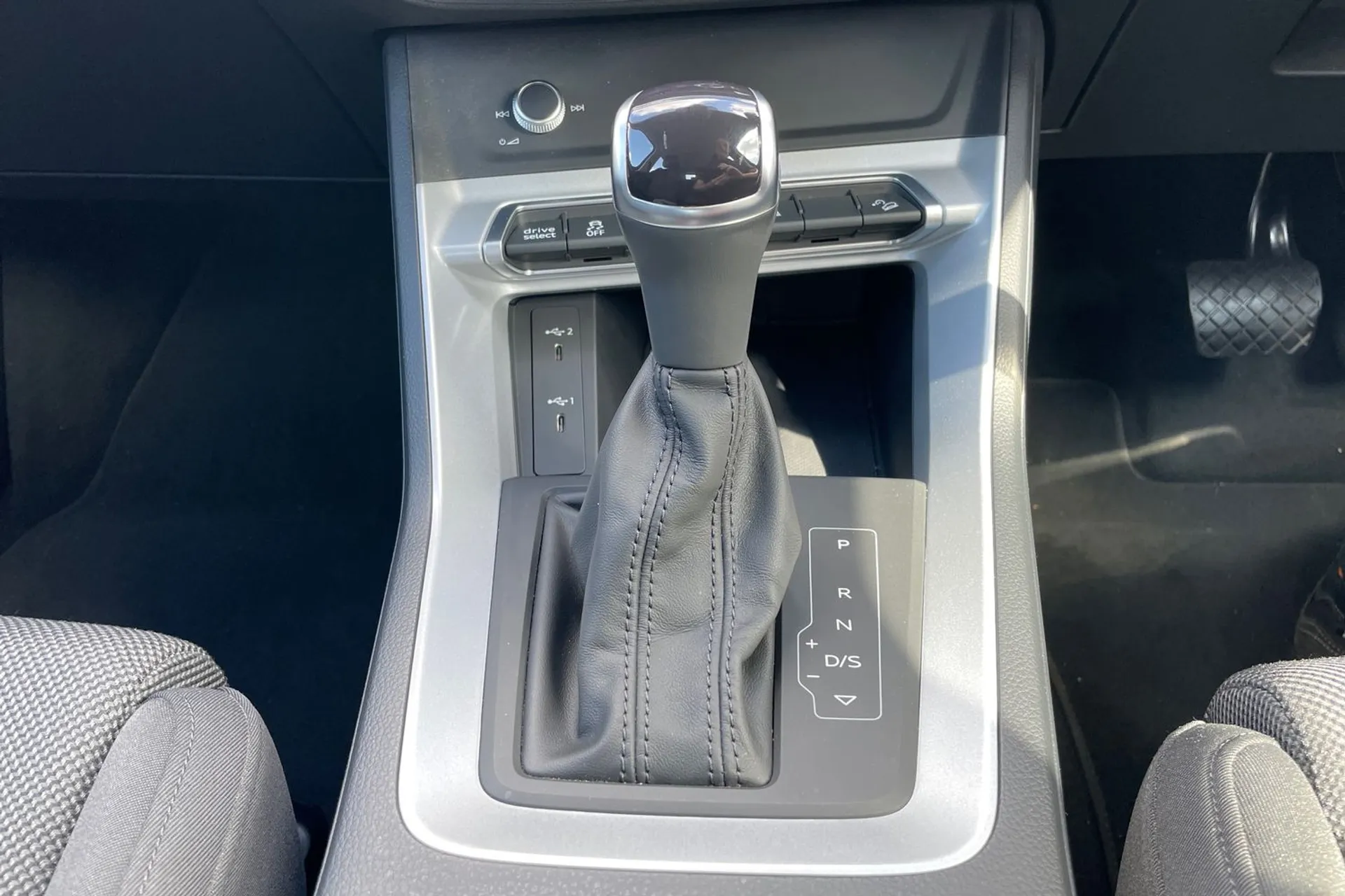 Audi Q3 thumbnail image number 40