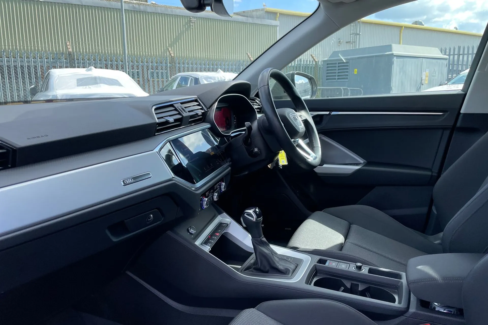 Audi Q3 thumbnail image number 28